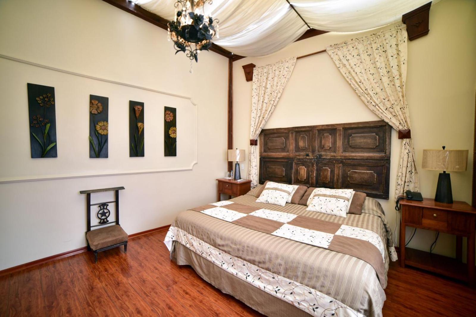 Deluxe King Room photo 2