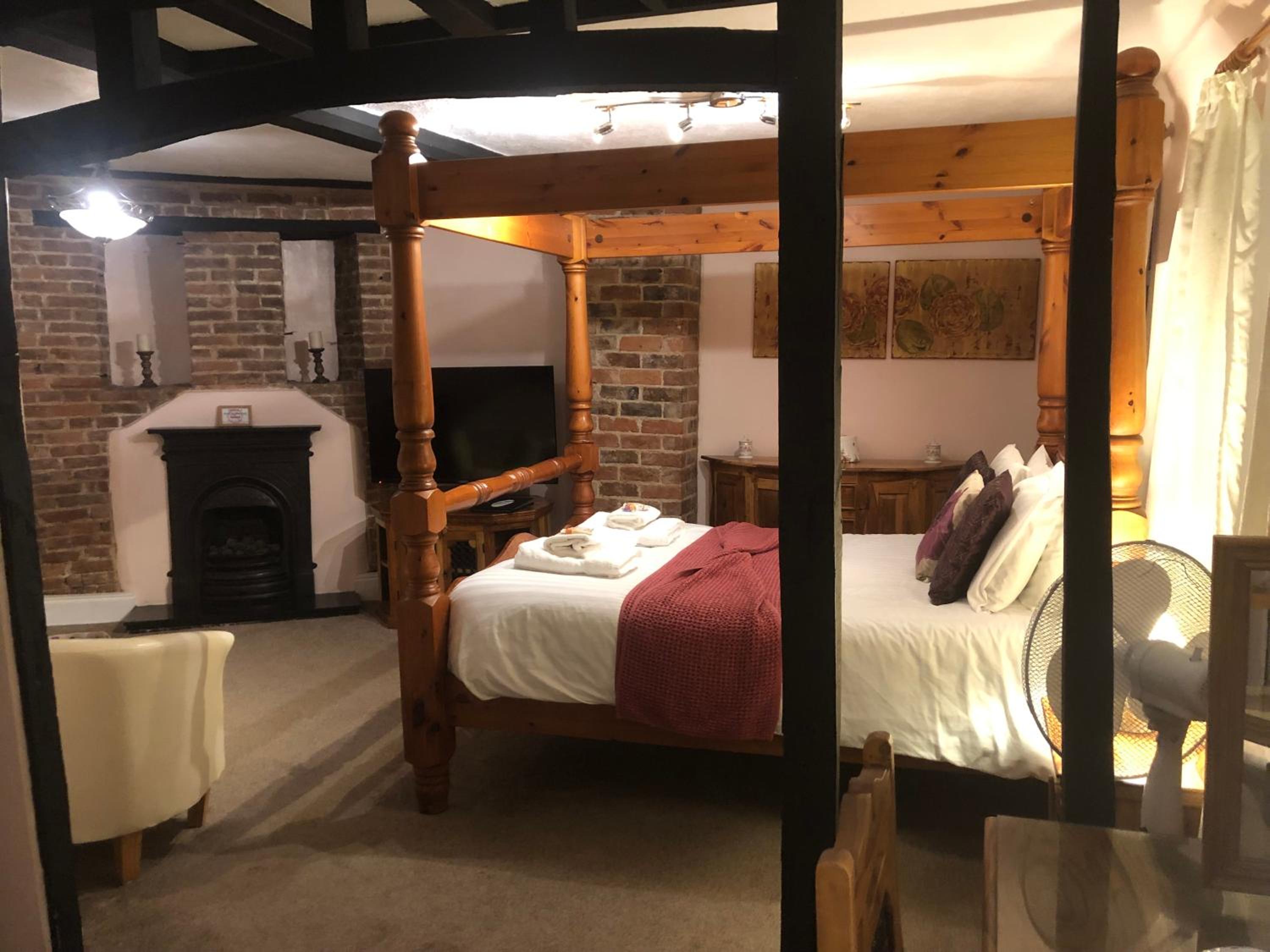 The Rose Room - Four Poster (Not Pet Friendly)