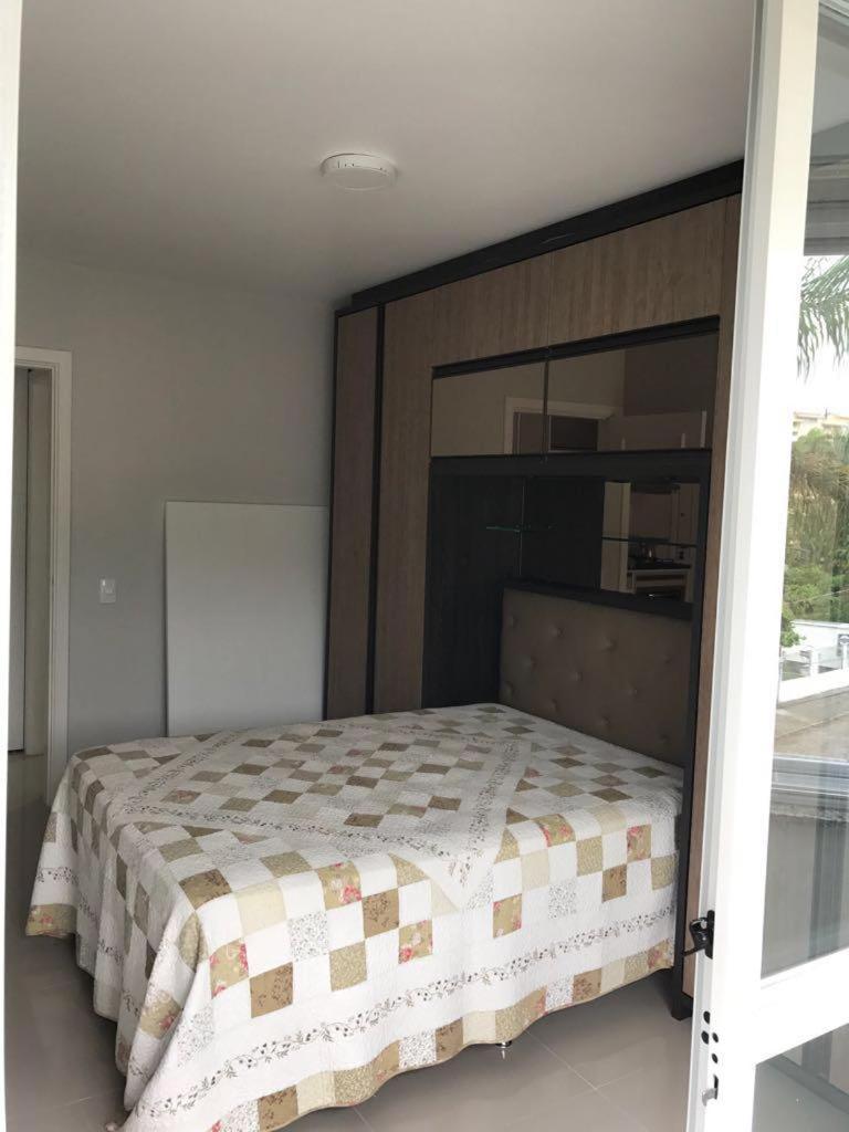One-Bedroom Apartment - Photo 1