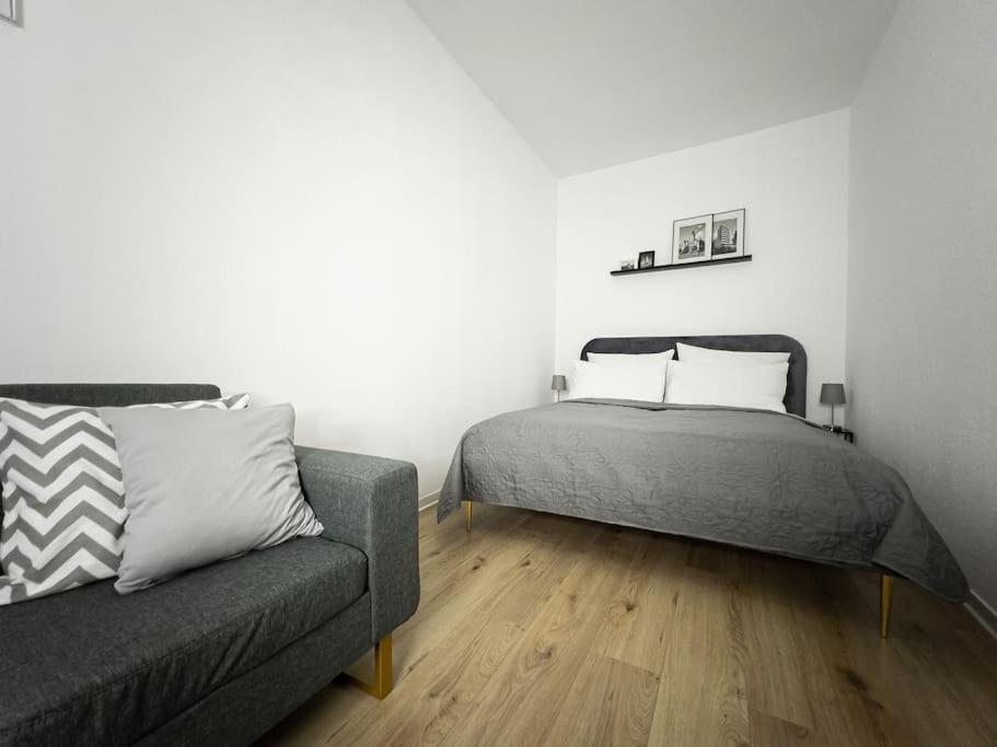 Two-Bedroom Apartment - Photo 18