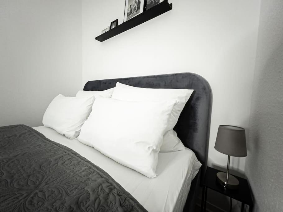 Two-Bedroom Apartment - Photo 19