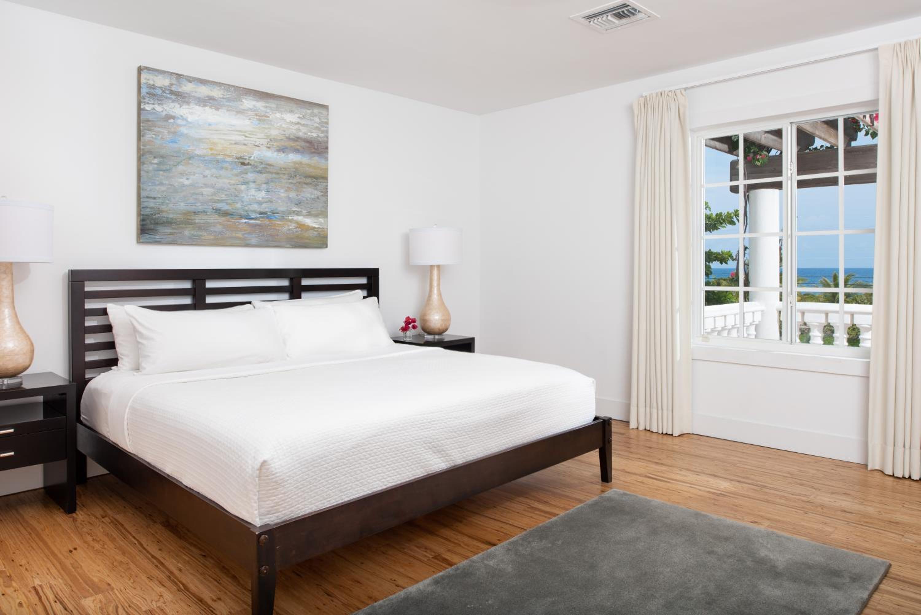 Deluxe King Room photo 1