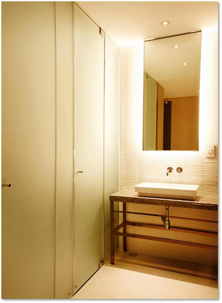 Hollywood Double with Shower (2 Single Beds Combined) photo 2