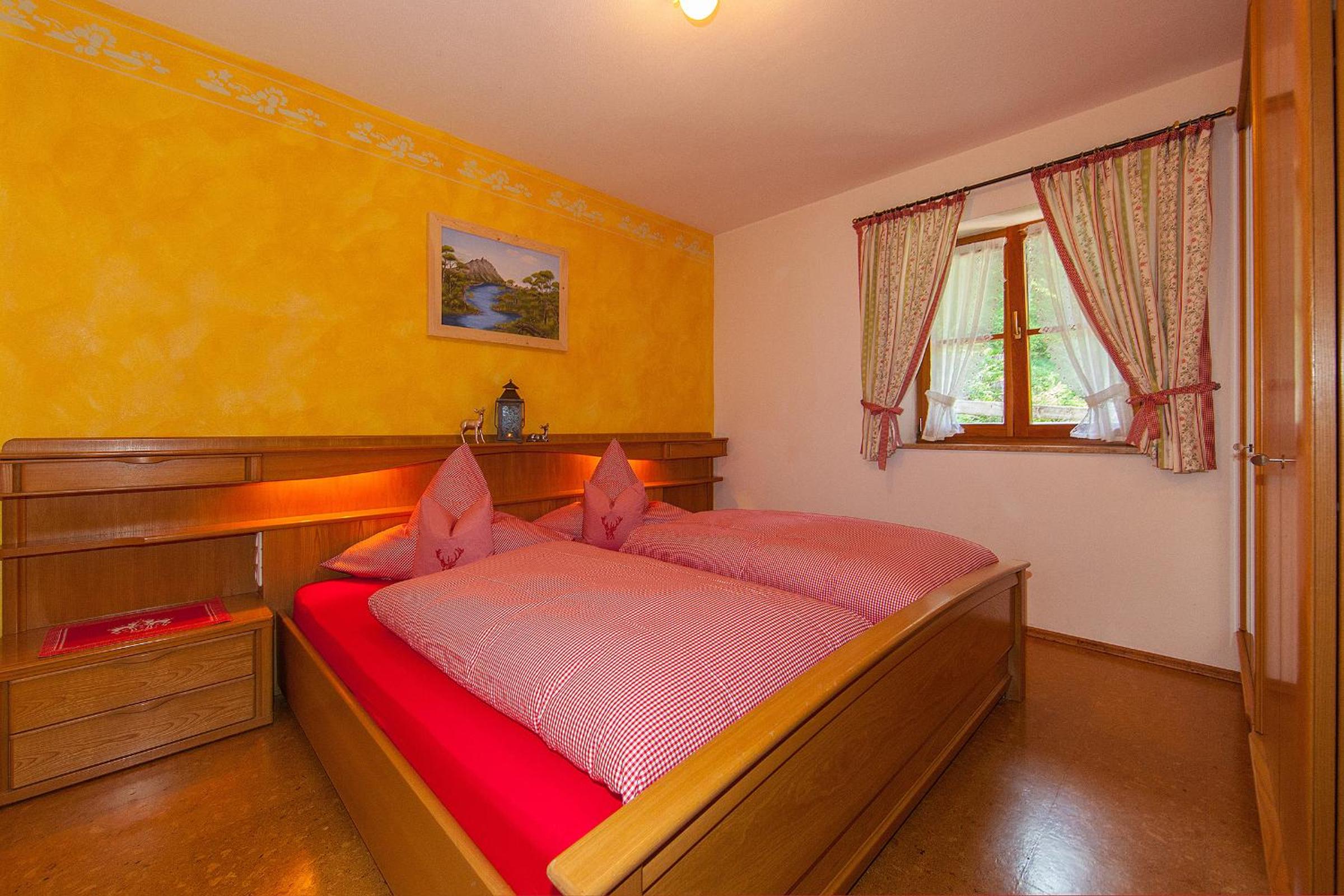 Large One-Bedroom Apartment with Balcony