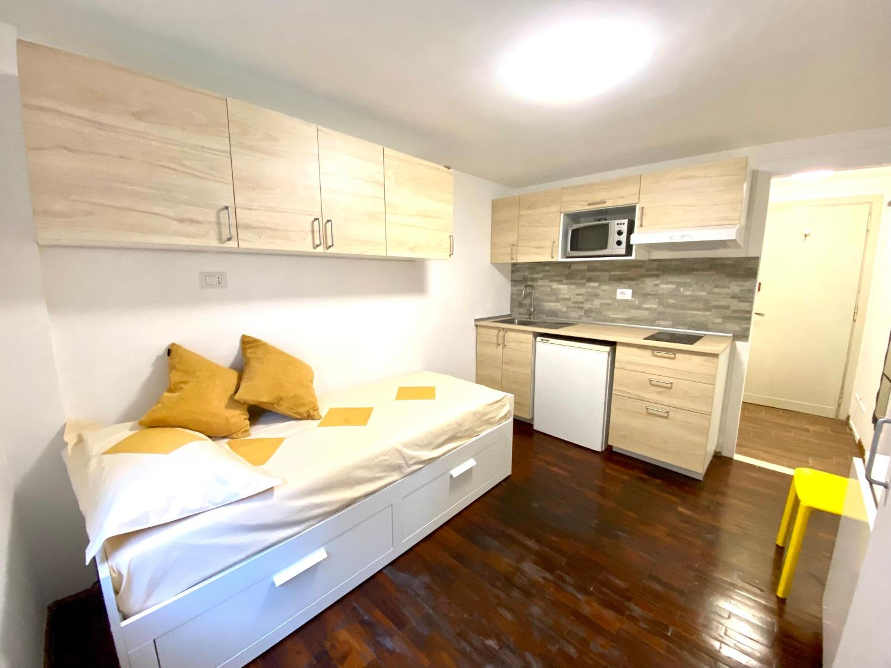 One-Bedroom Apartment photo 1