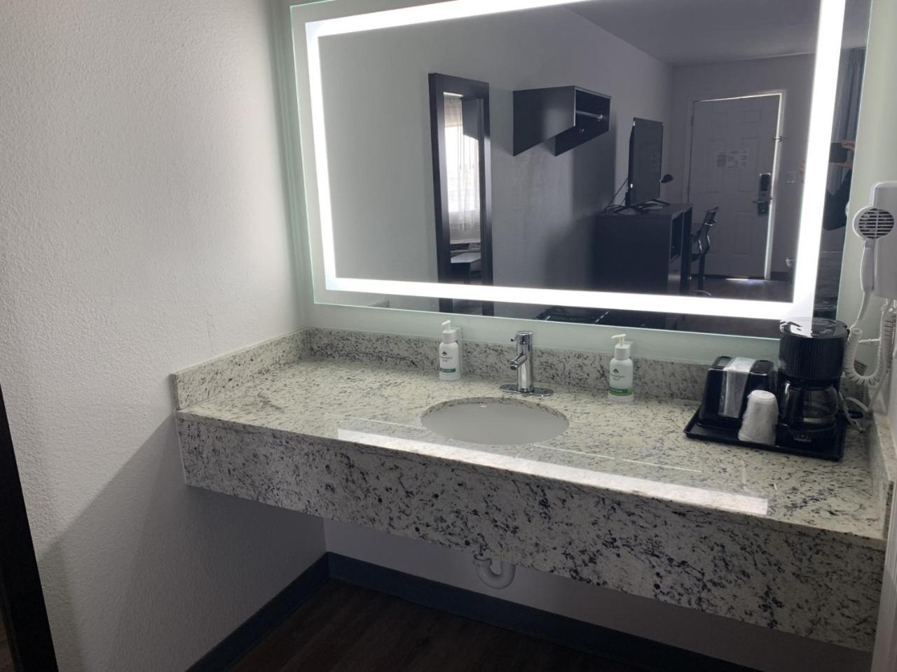 Standard King Room - Photo 2