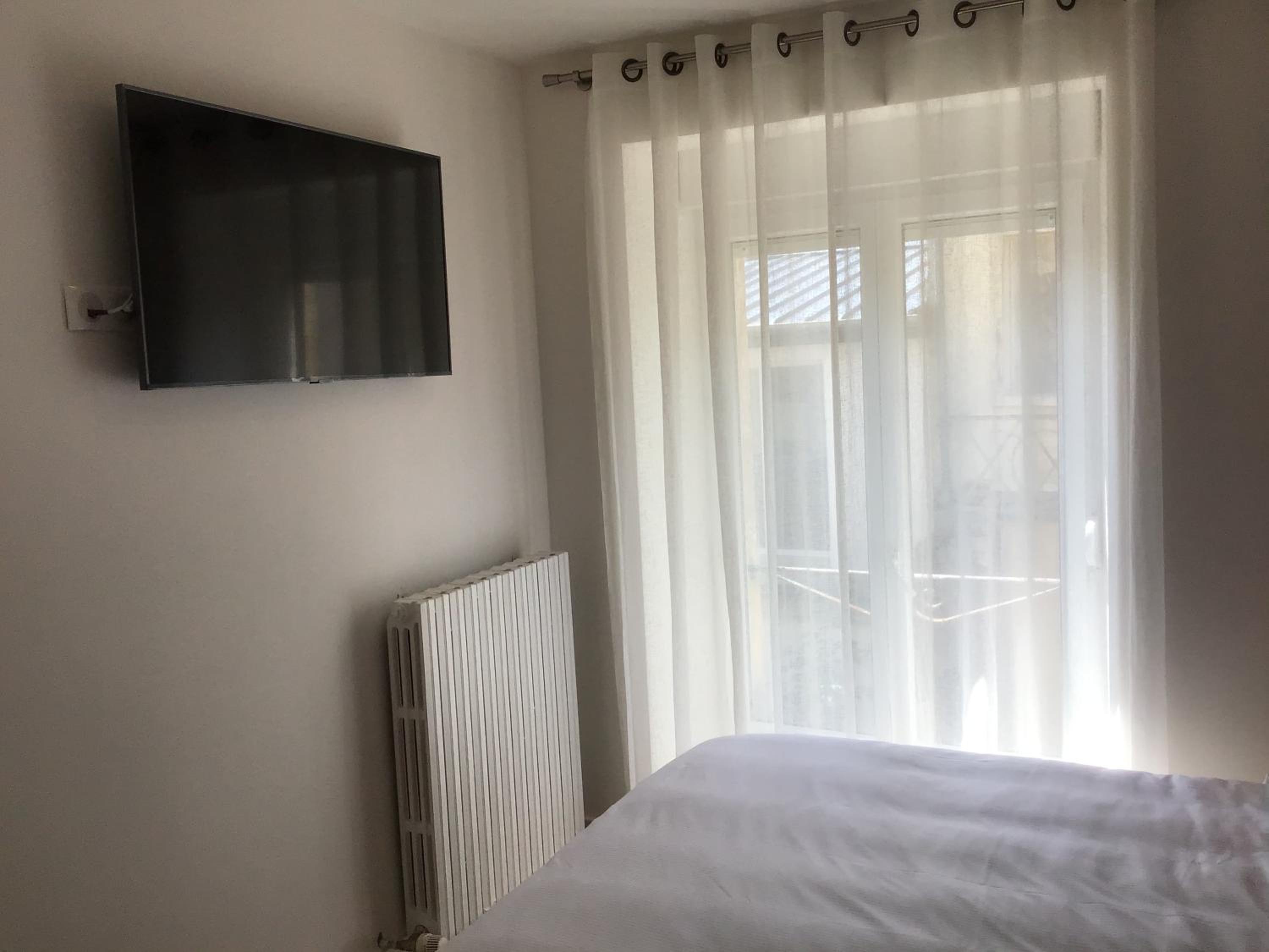 Double Room - Photo 2