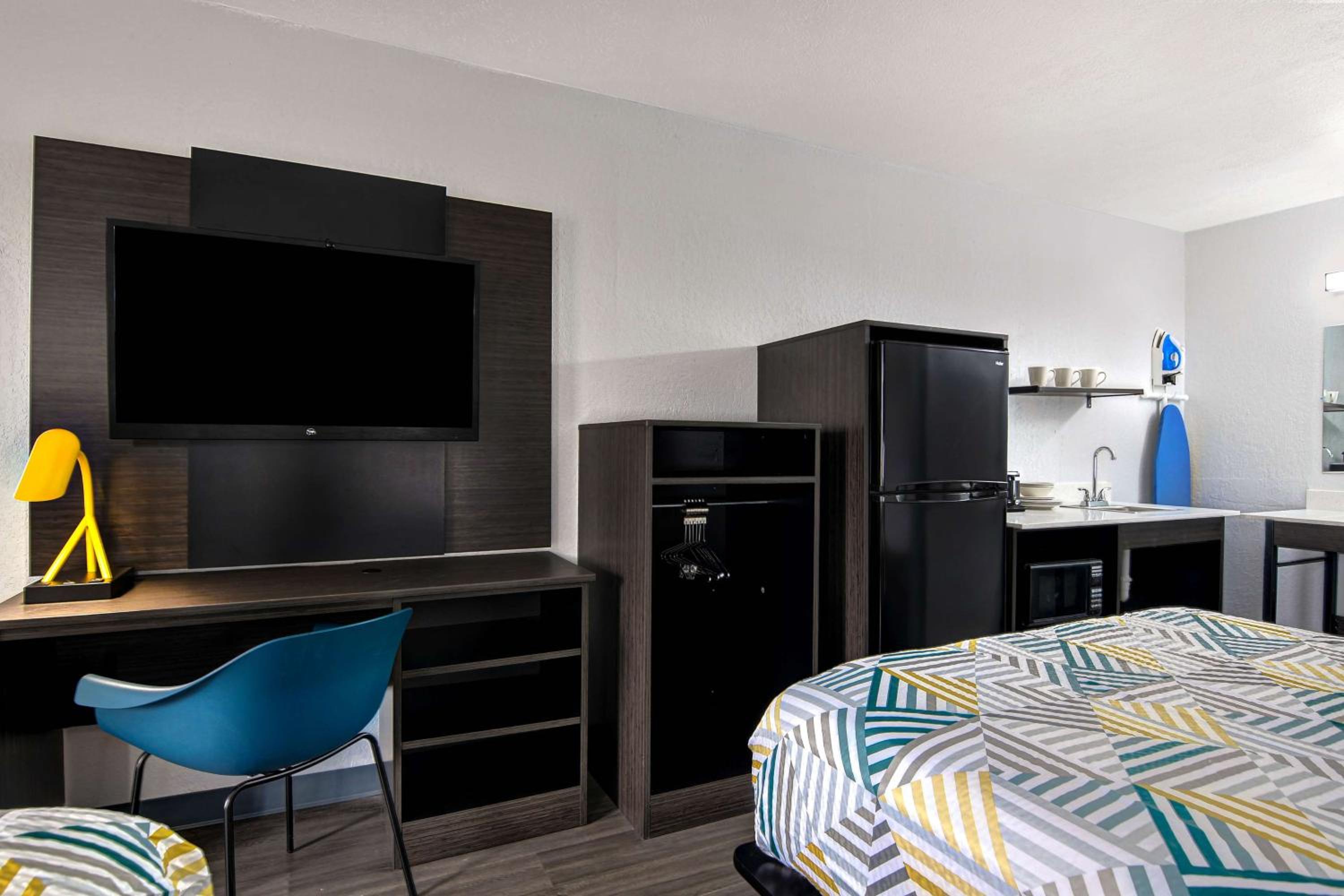 Quadruple Room - Disability Access - Non-Smoking photo 1