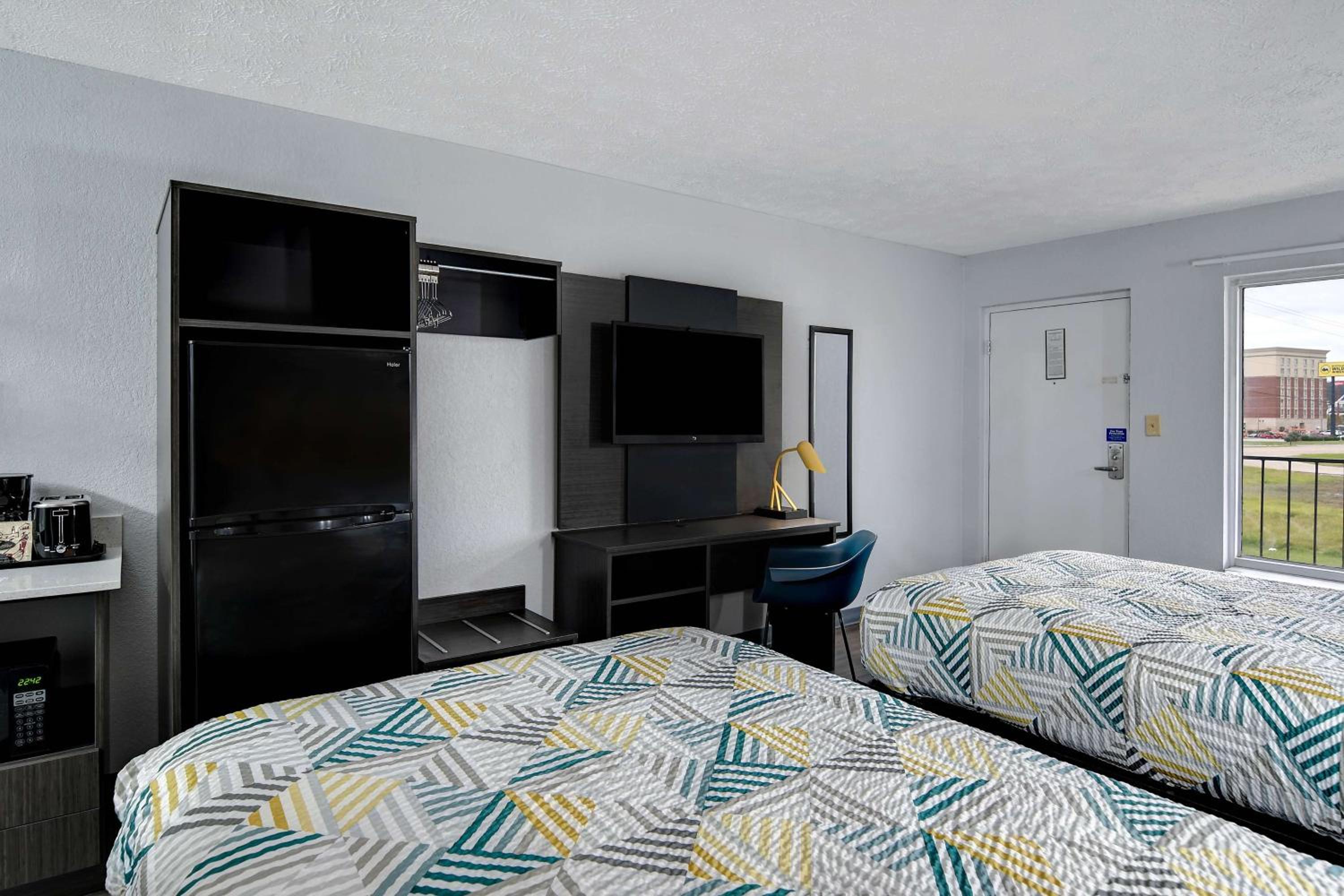 Quadruple Room - Non-Smoking - Photo 4