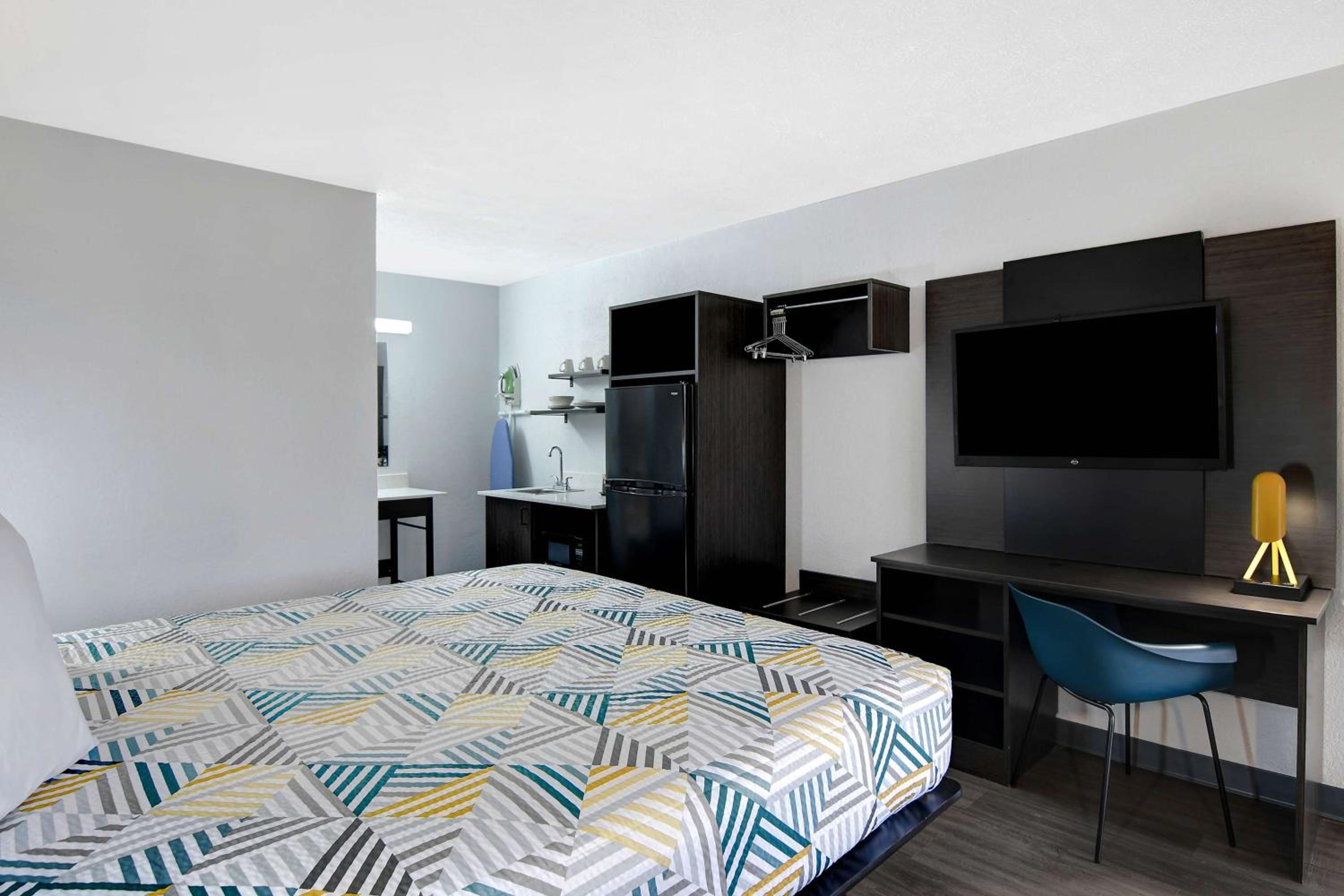 King Room - Disability Access - Non-Smoking photo 3
