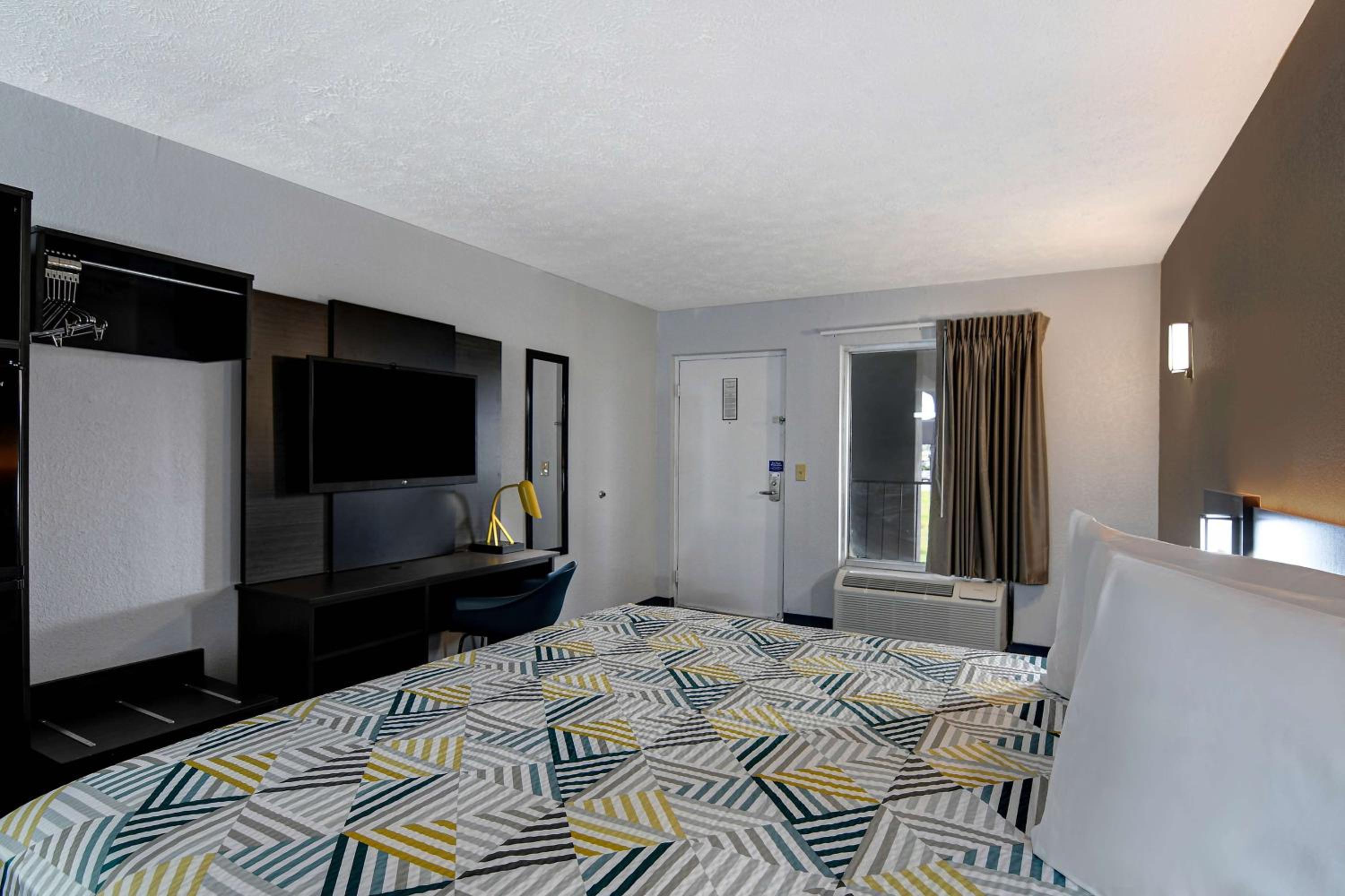 King Room - Non-Smoking - Photo 1