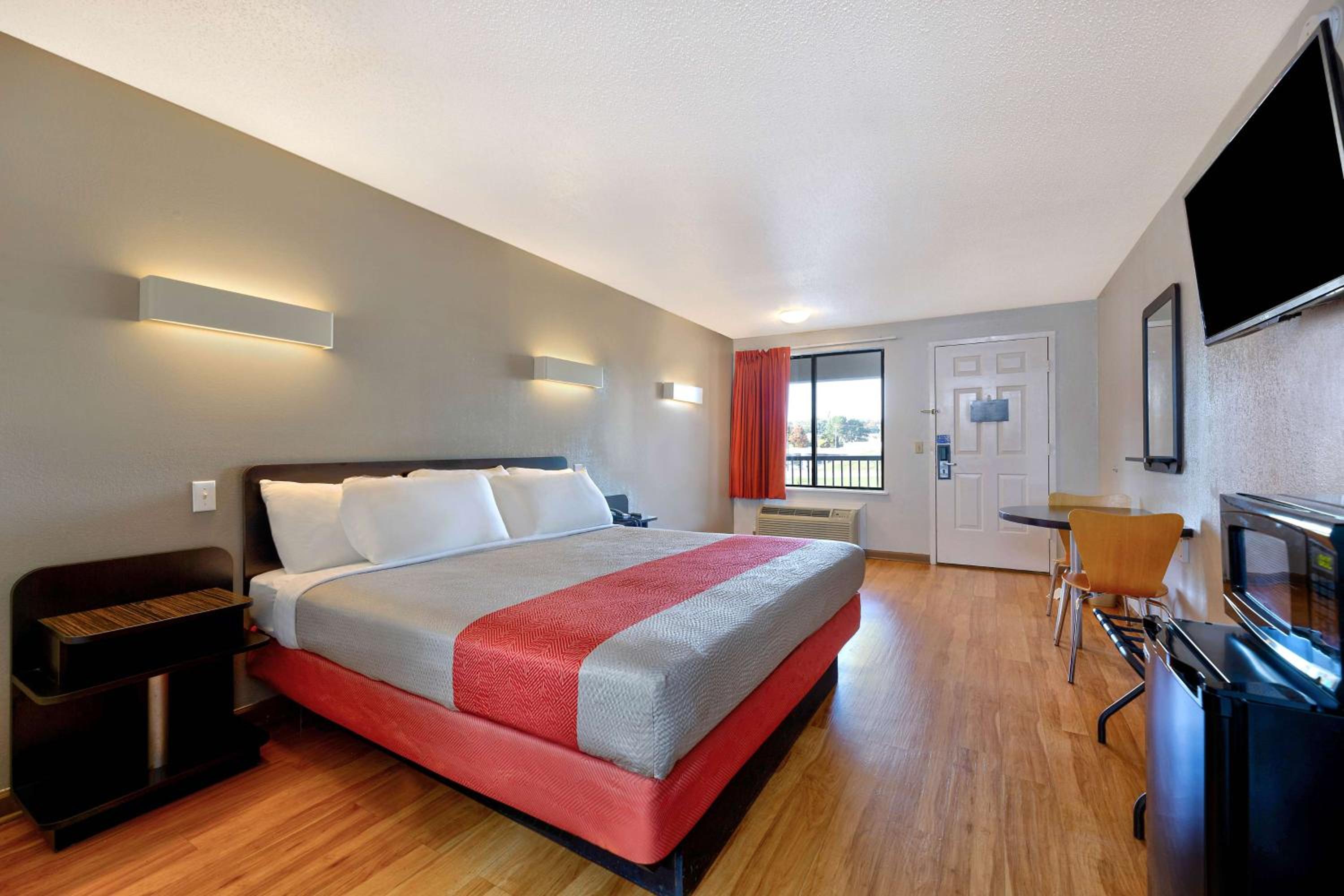 King Room - Non-Smoking