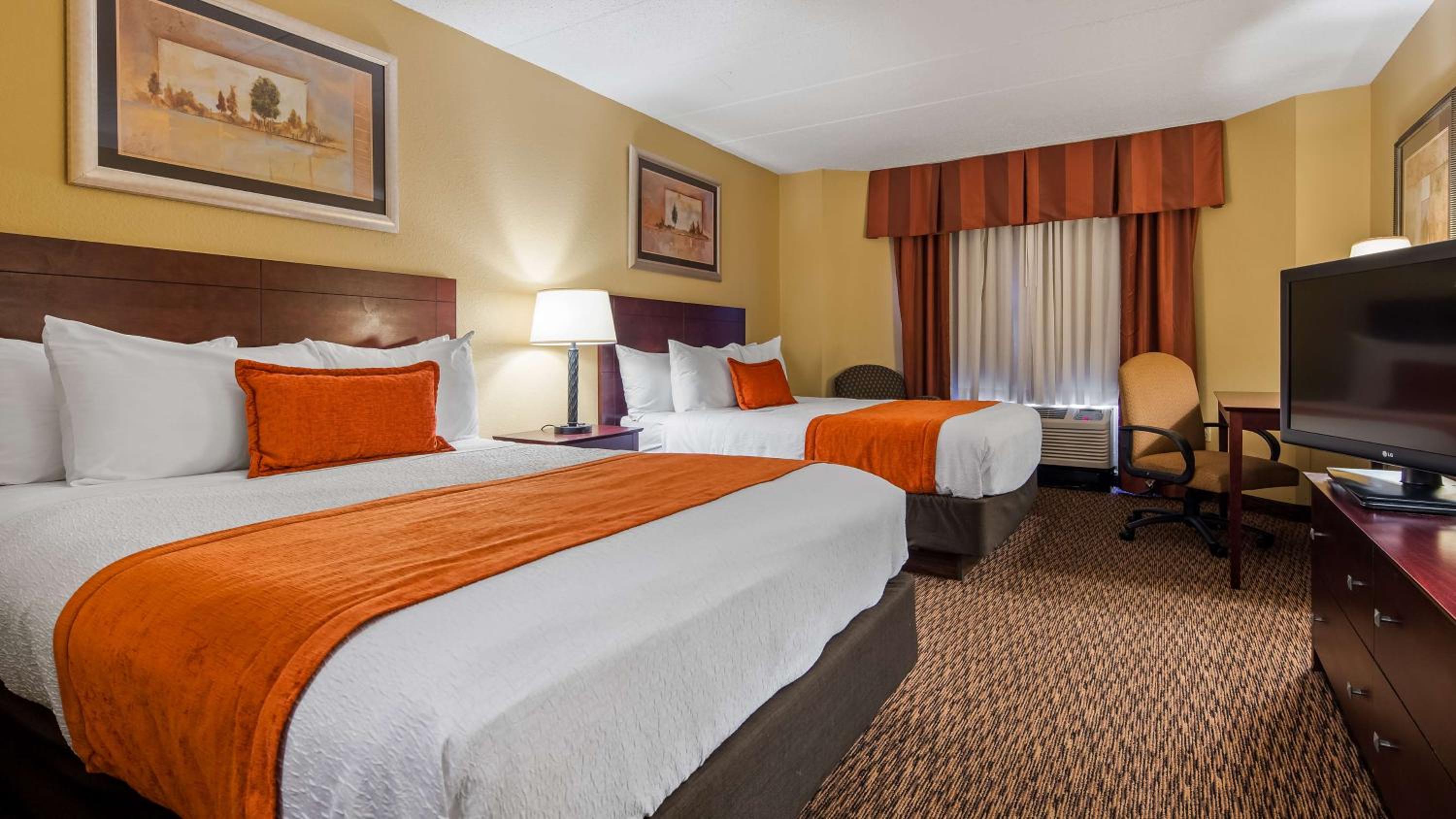Queen Room With Two Queen Beds - Non-Smoking - Photo 1
