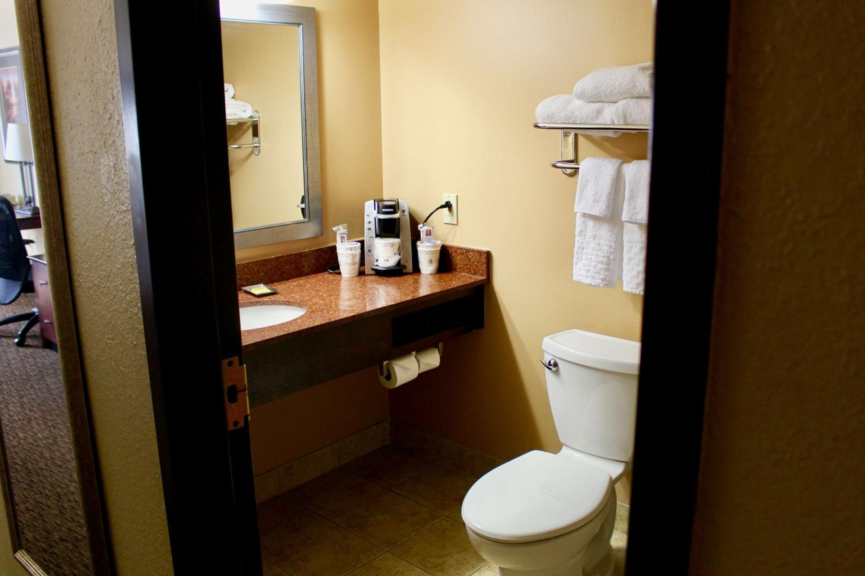 King Room - Non-Smoking - Photo 5