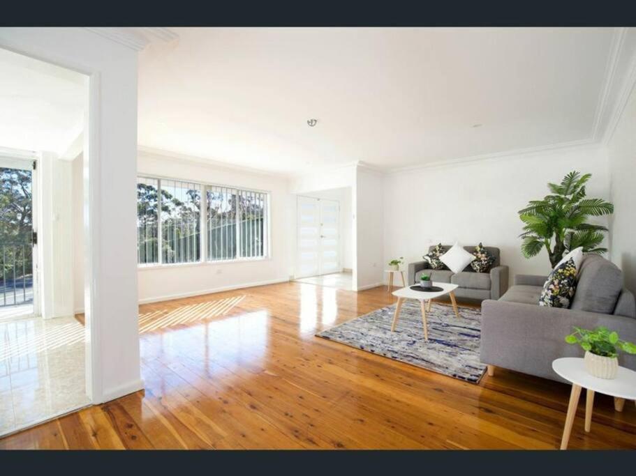 Three-Bedroom House photo 3