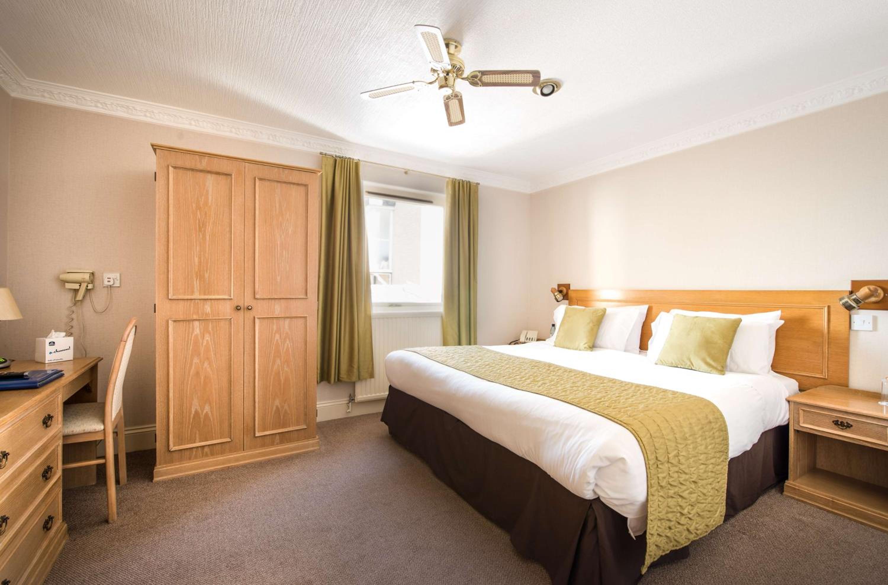 Standard King Room - Non-Smoking