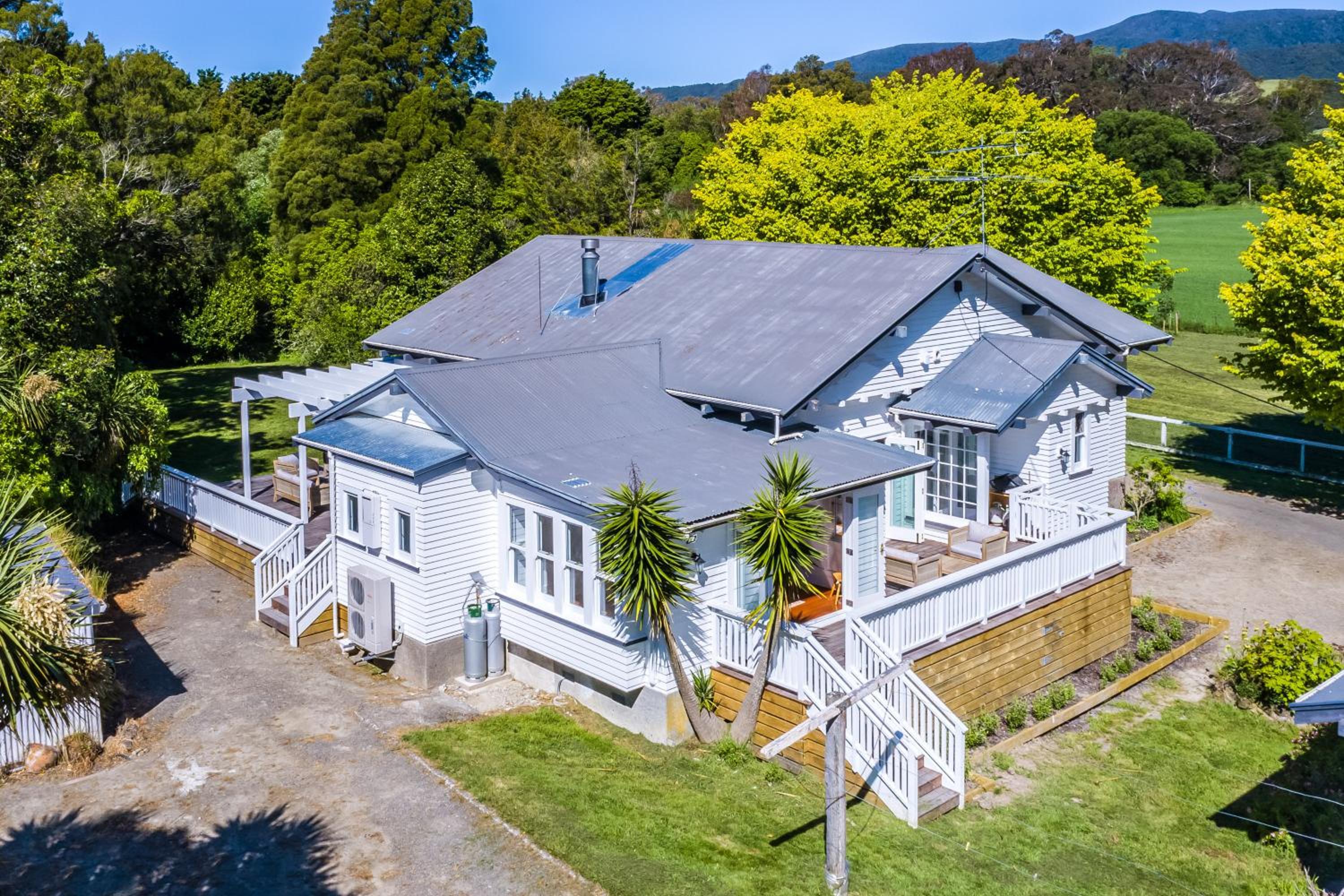 Four-Bedroom House photo 2