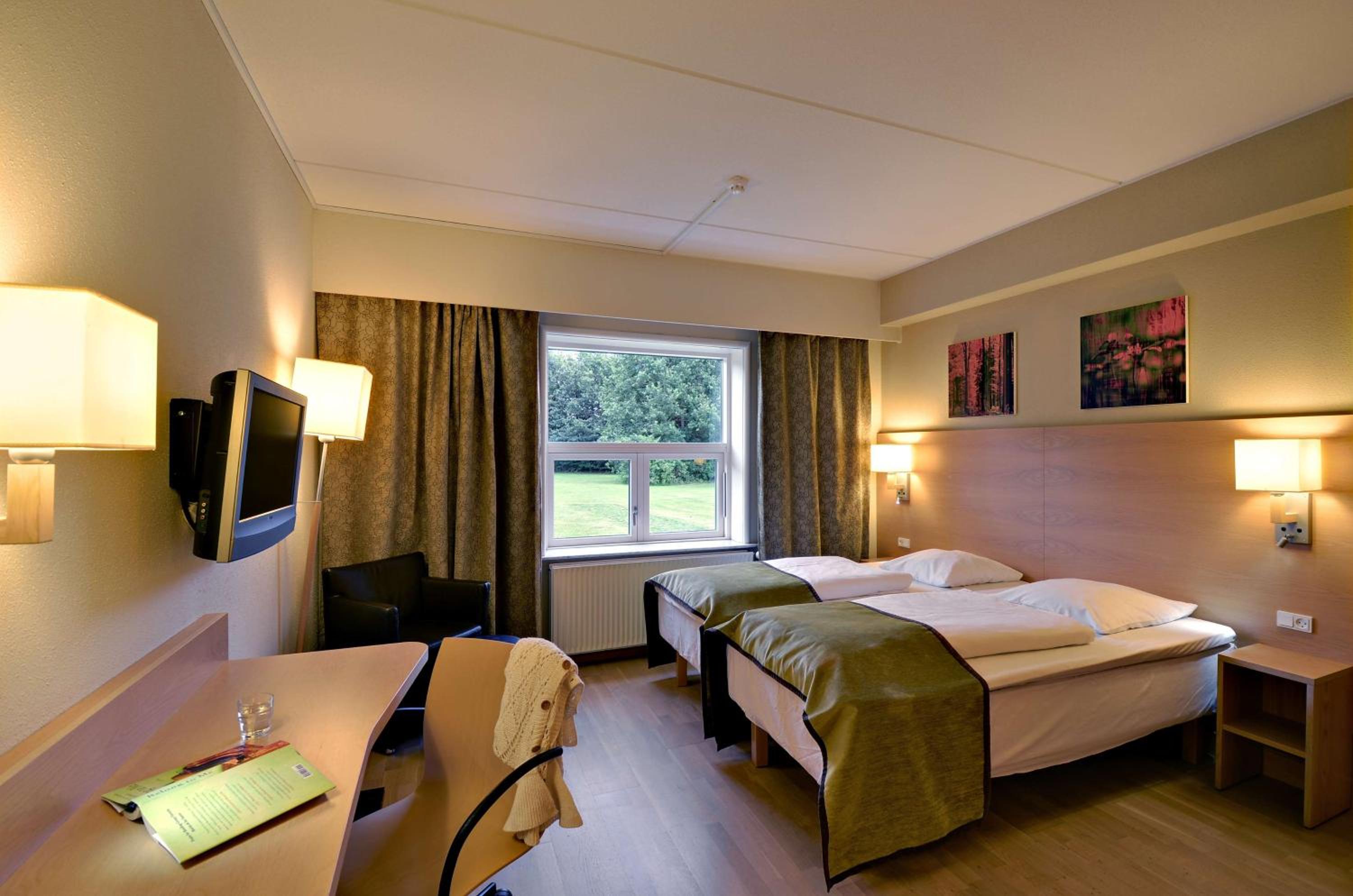 Twin Room - Photo 2