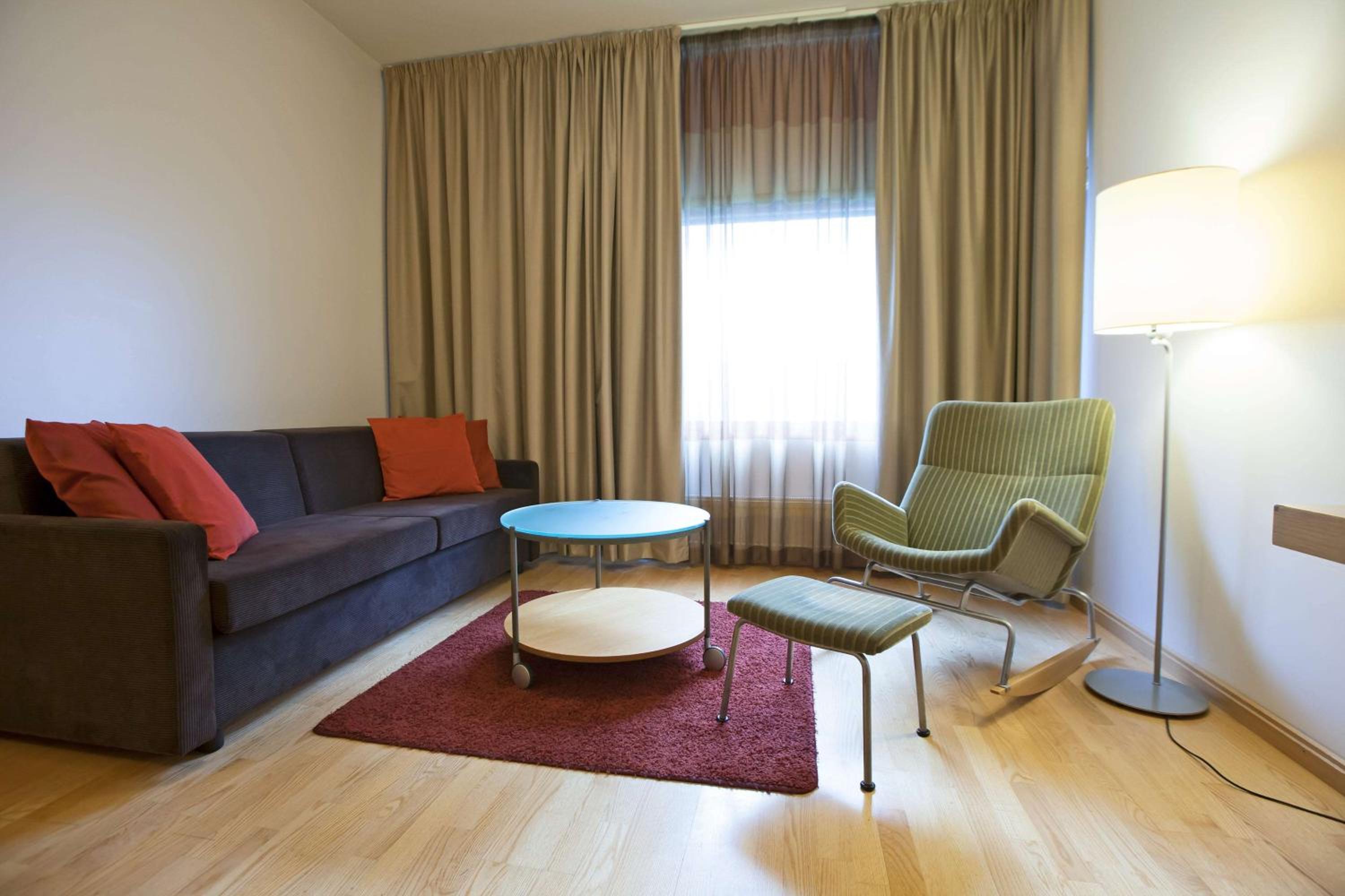 Superior Family Room - Photo 1