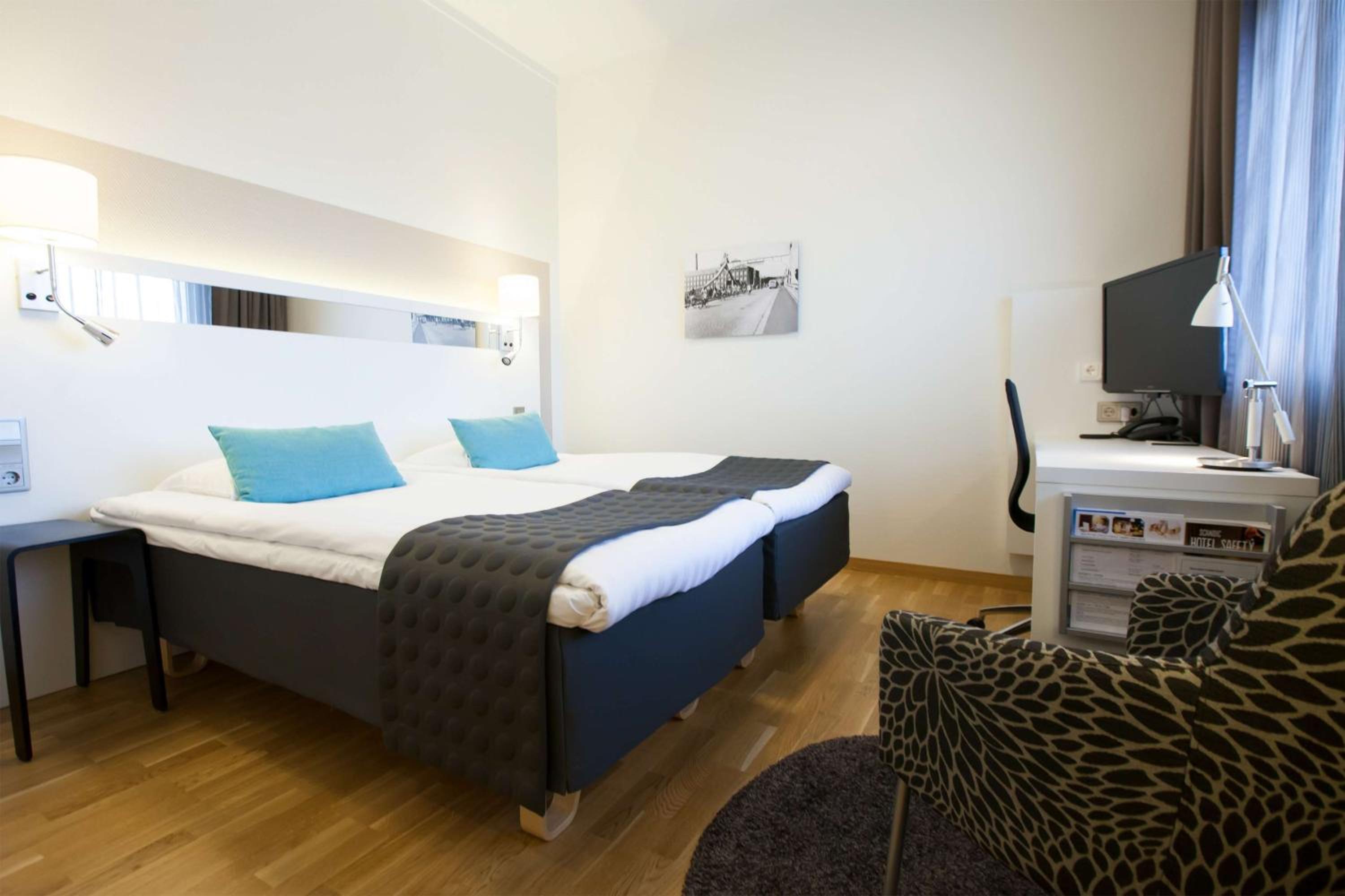 Twin Room - Photo 2