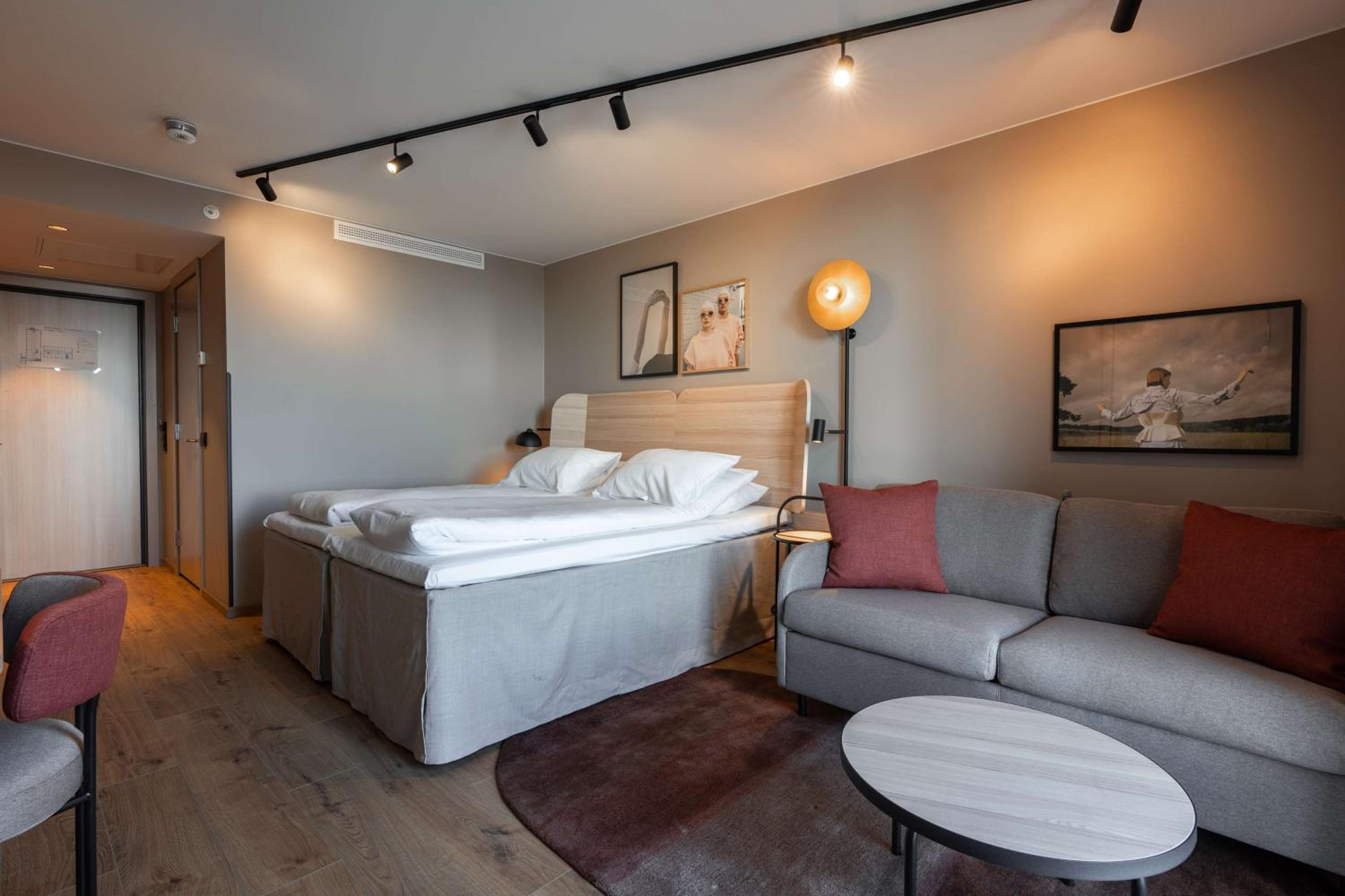 Standard Twin Room - Photo 11