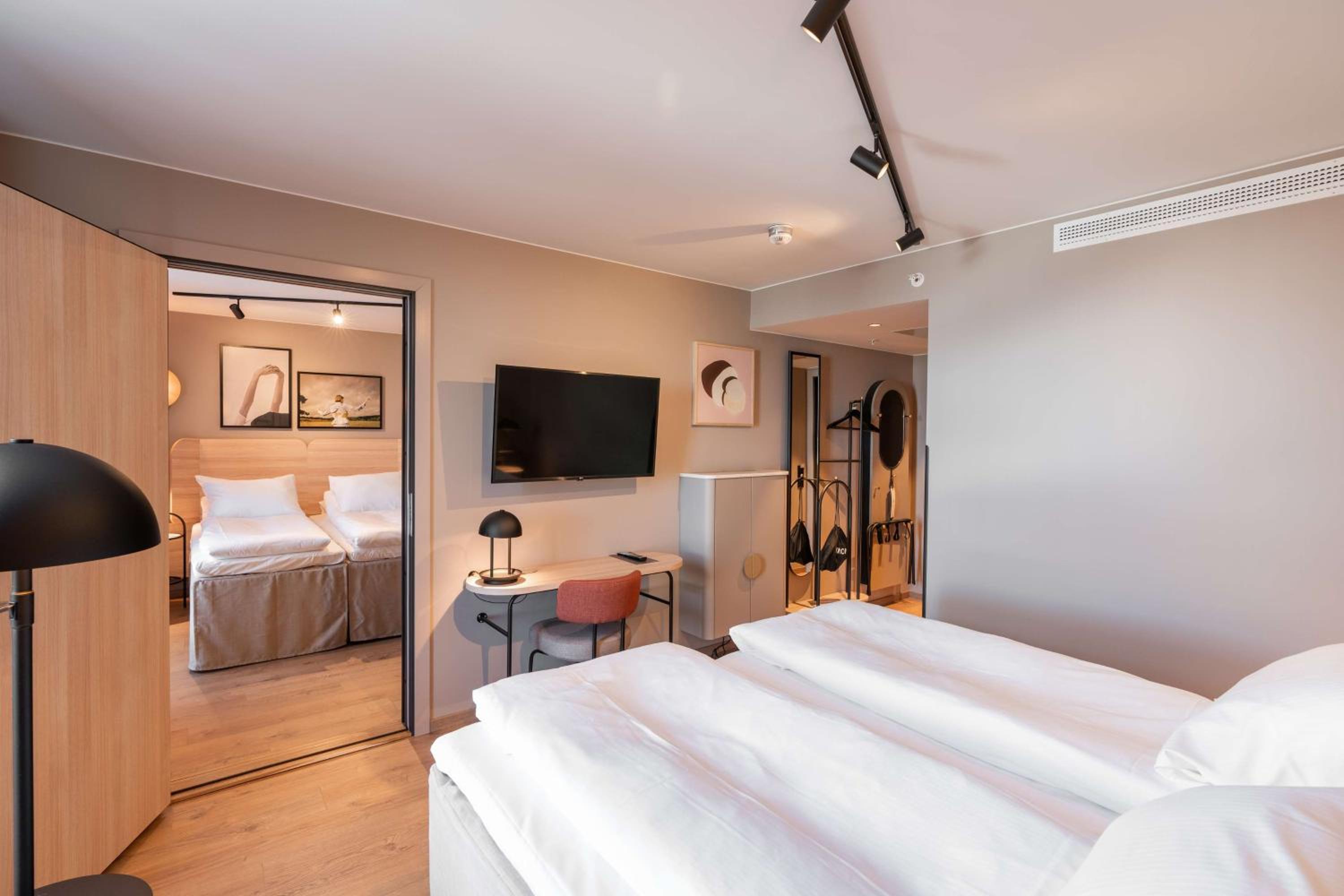 Standard Twin Room - Photo 6