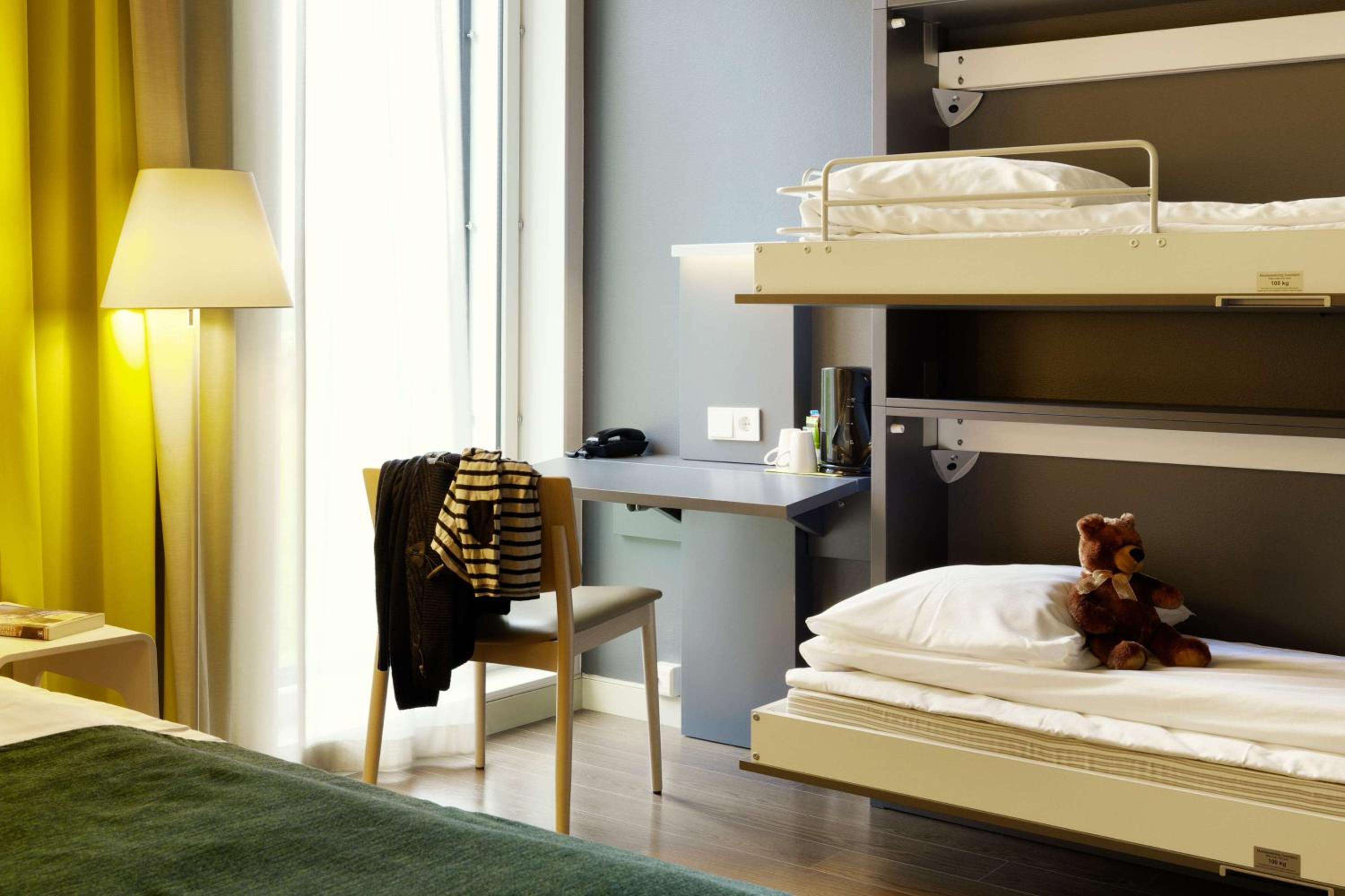 Family Room - Photo 4