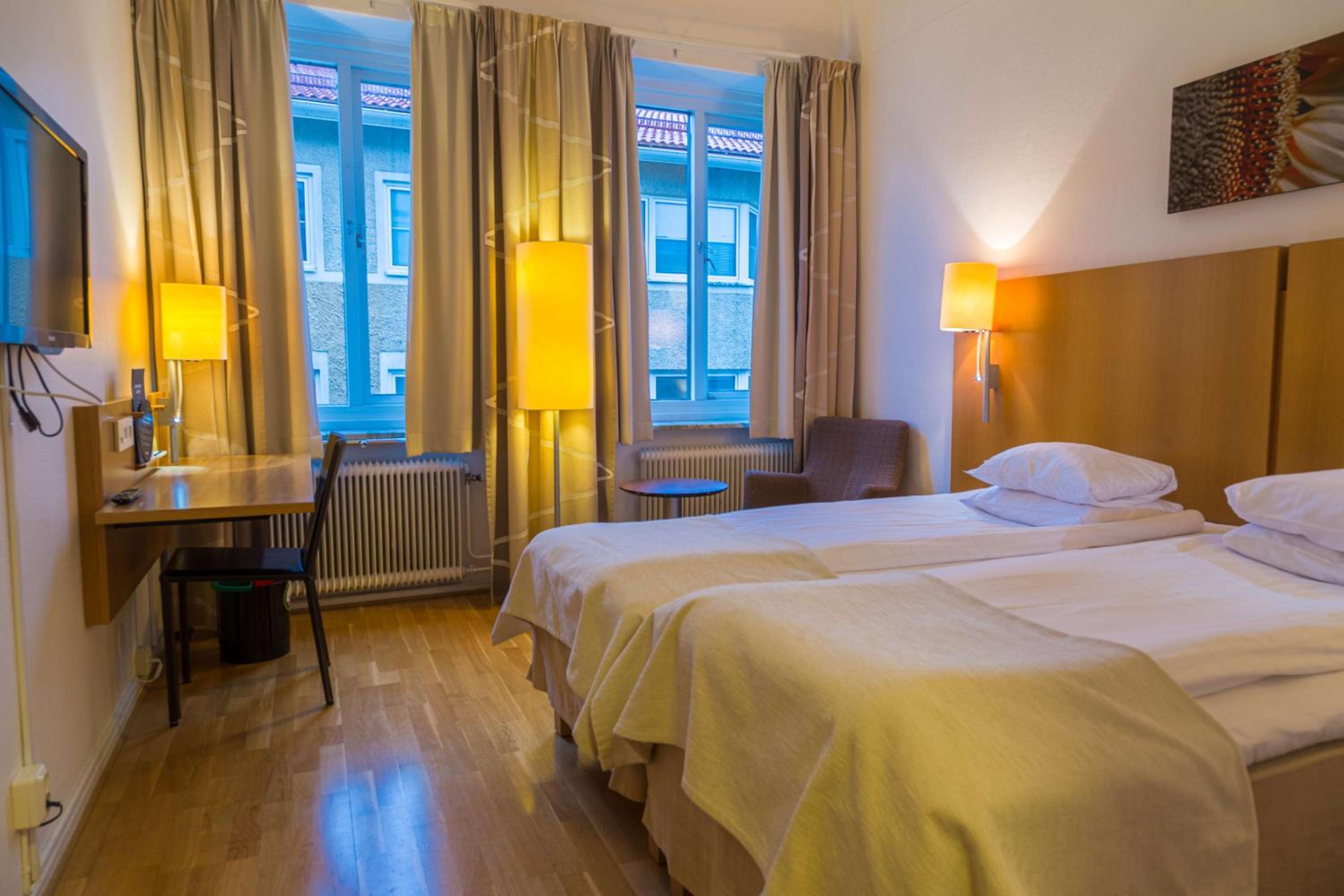Double or Twin Room - Photo 3