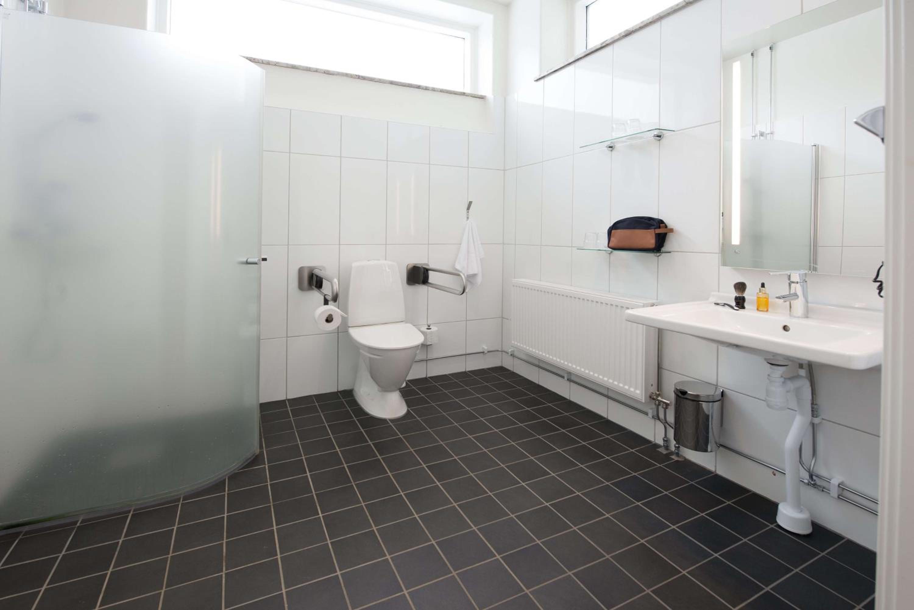 Double or Twin Room - Photo 4