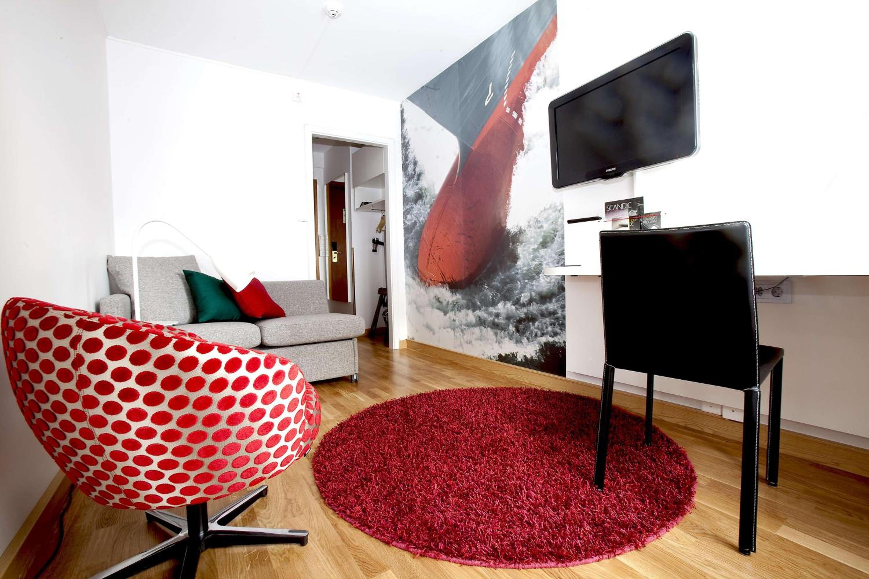 Family Room - Photo 4