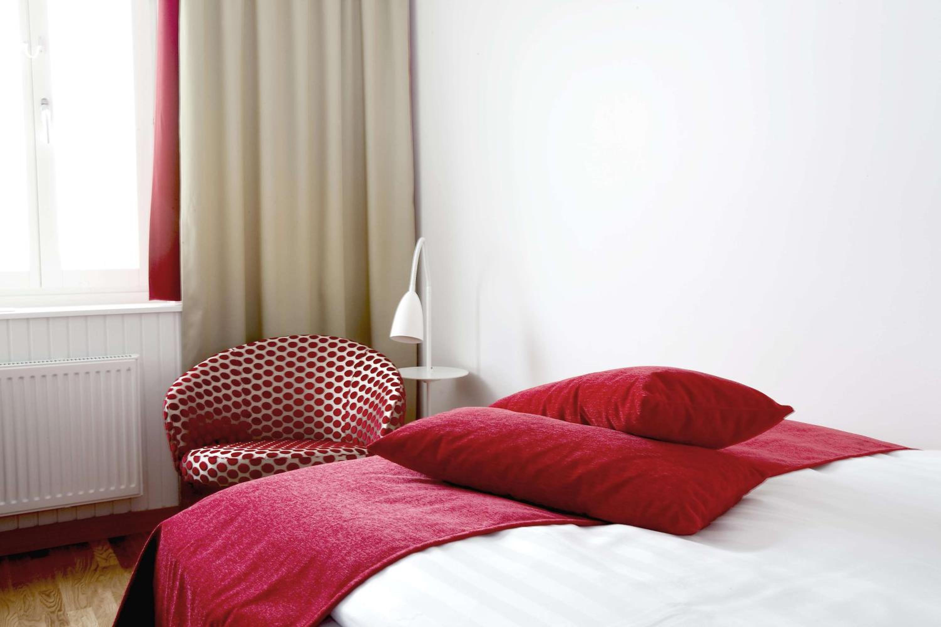 Queen Room - Photo 2