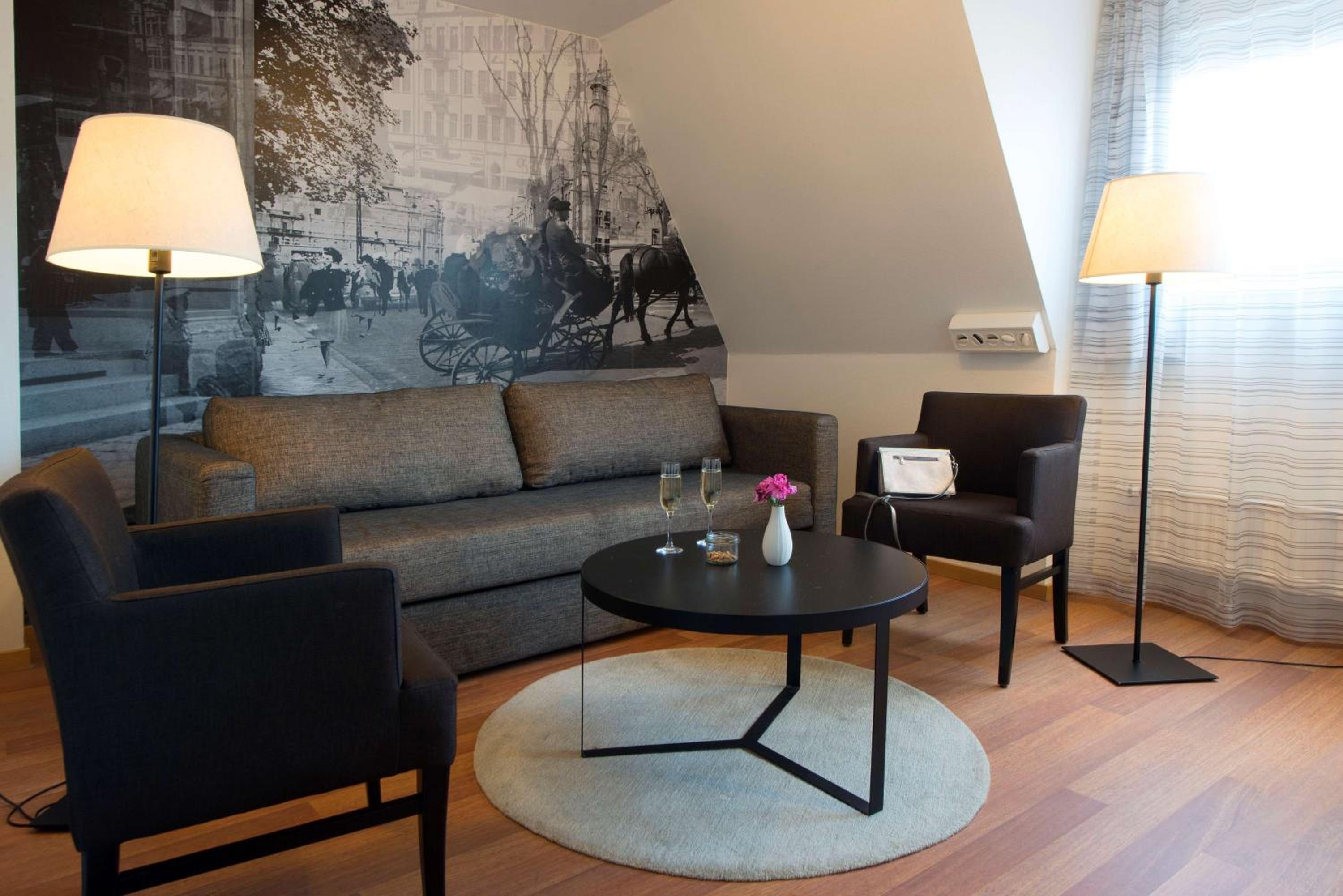 Standard Family Room photo 3