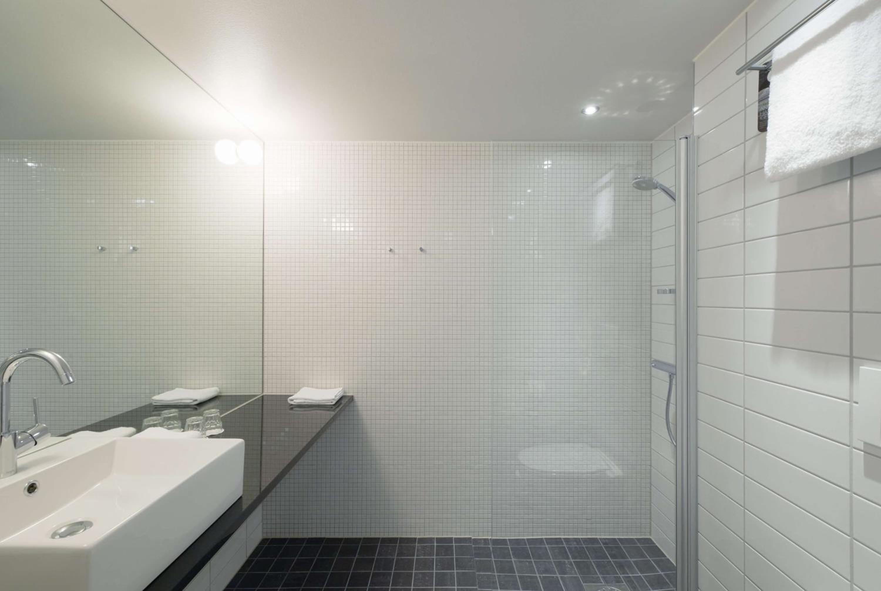 Standard Double or Twin Room - Photo 4