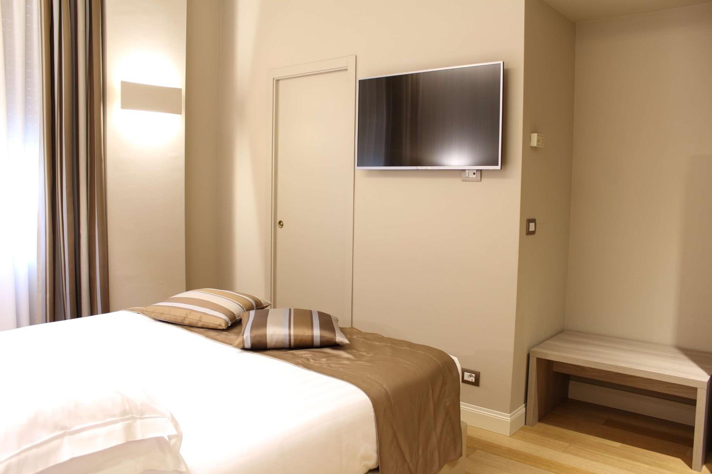 Comfort King Room - Photo 12