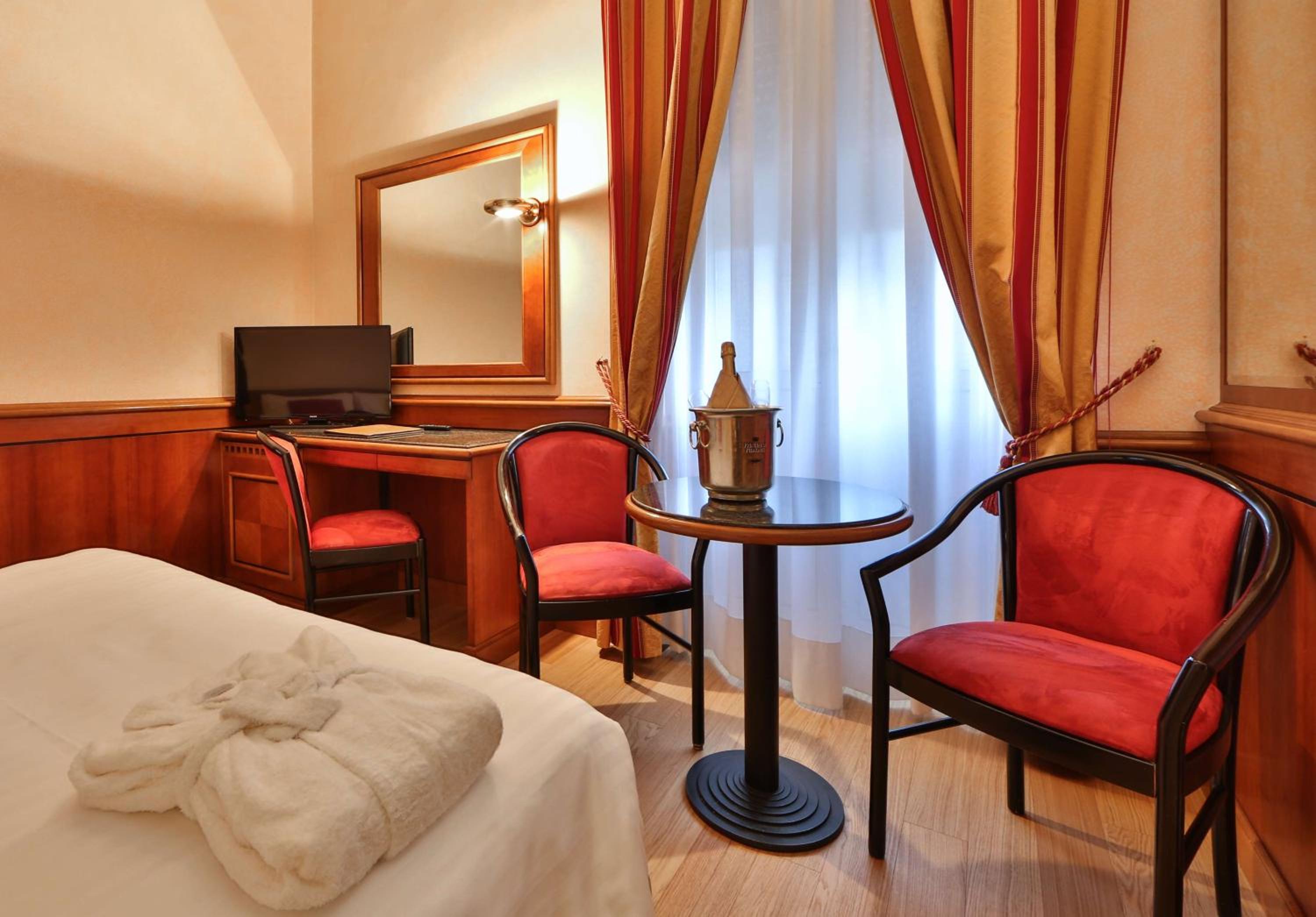Standard Triple Room - Photo 4