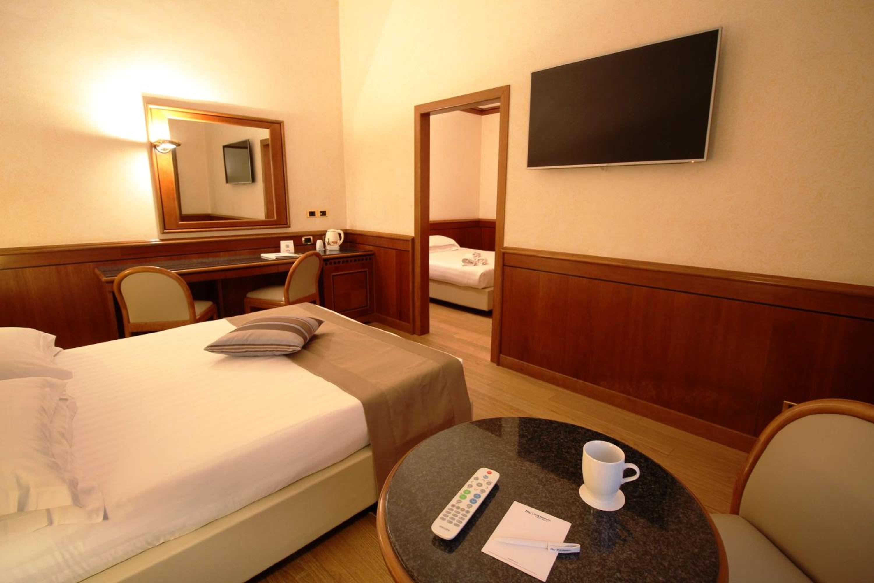 Standard Quadruple Room - Photo 7