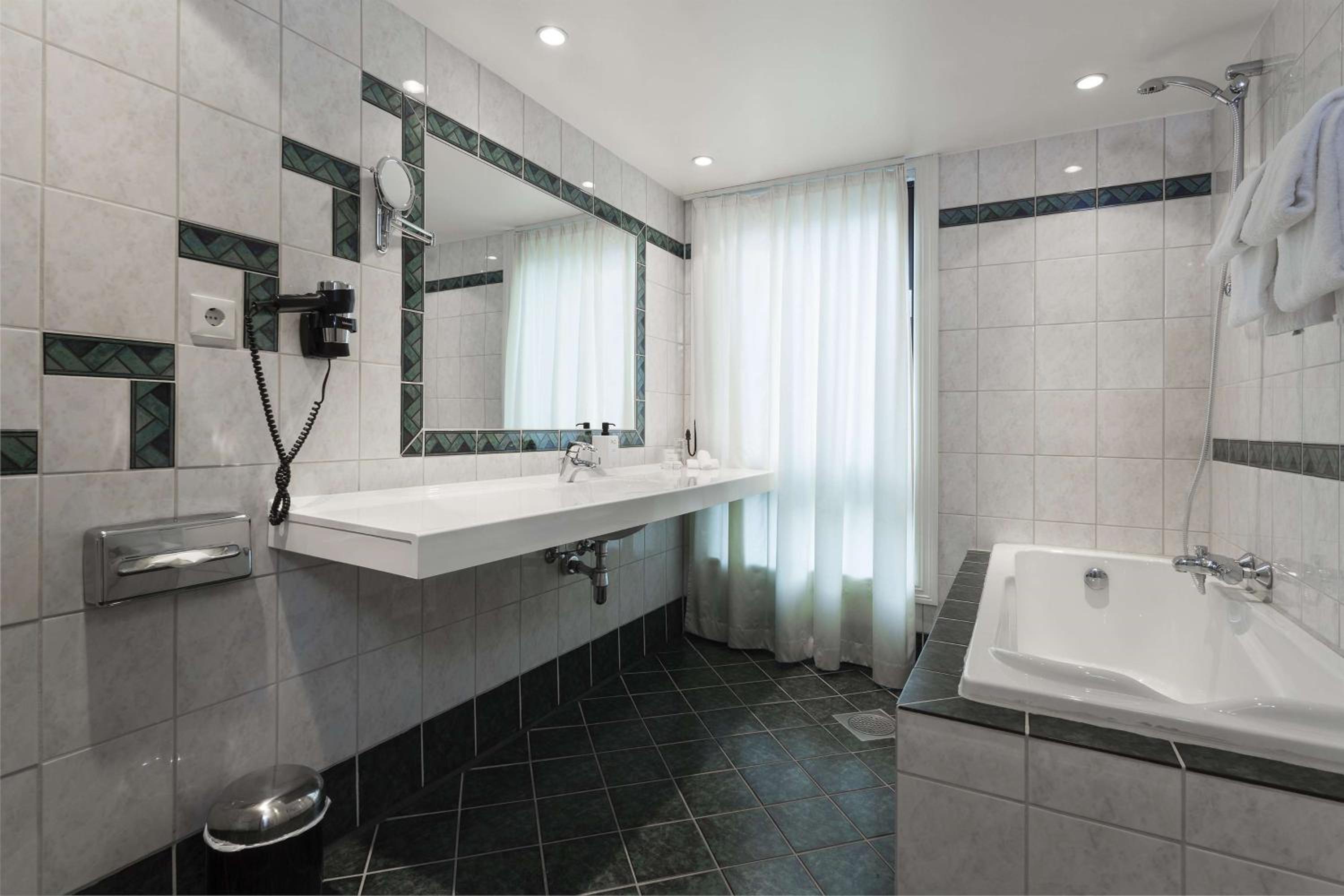 King Suite - Photo 2
