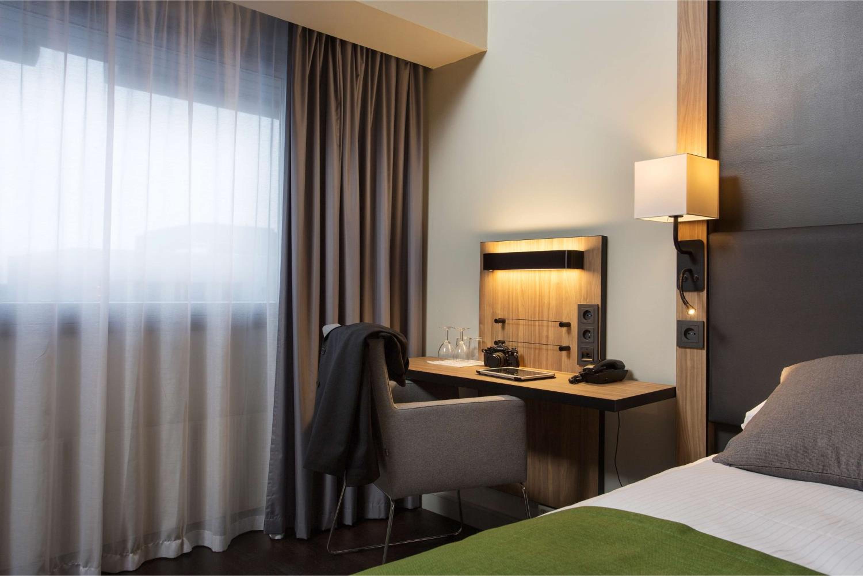 Twin Room - Photo 2
