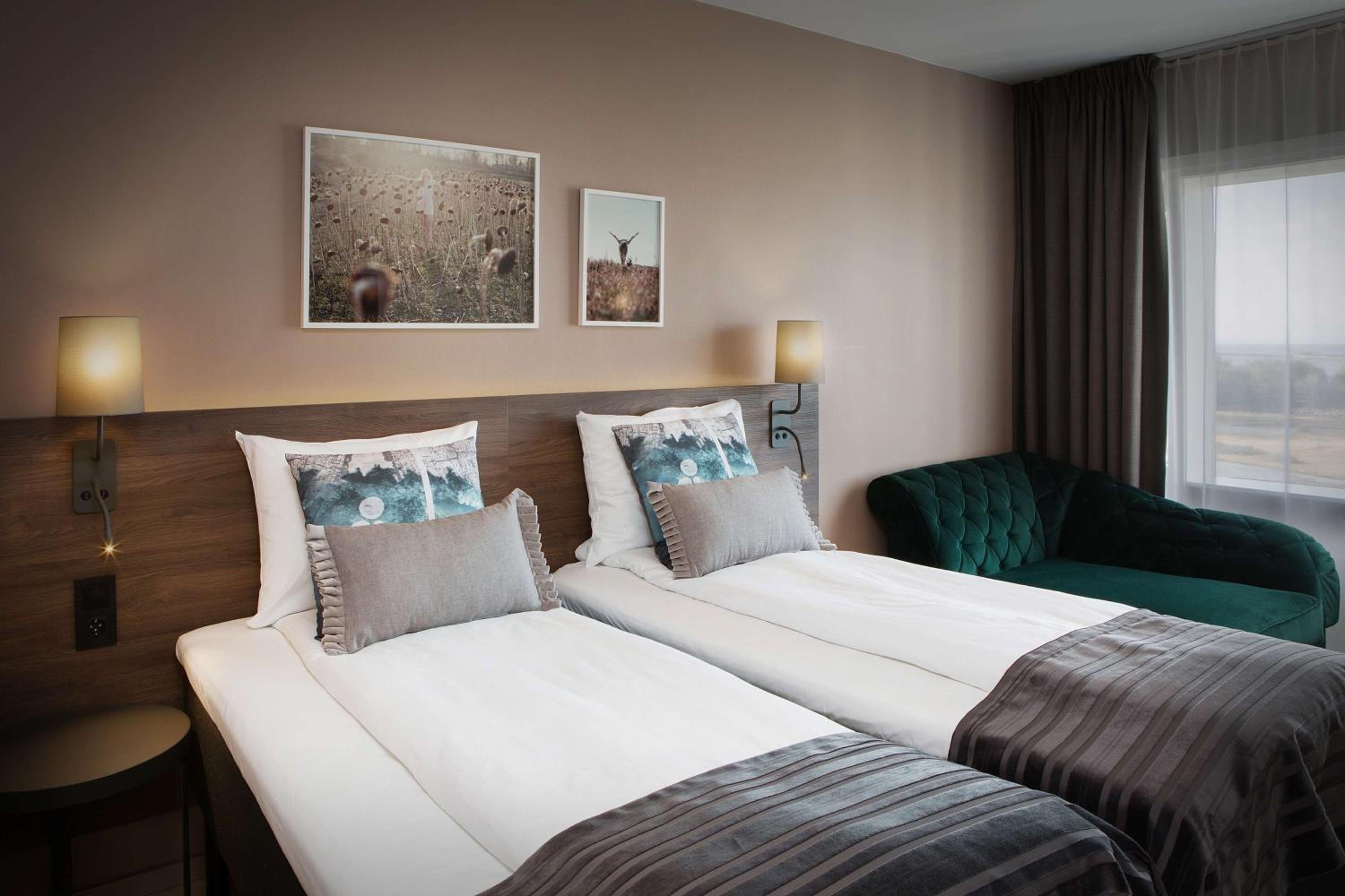 Standard Twin Room - Photo 2