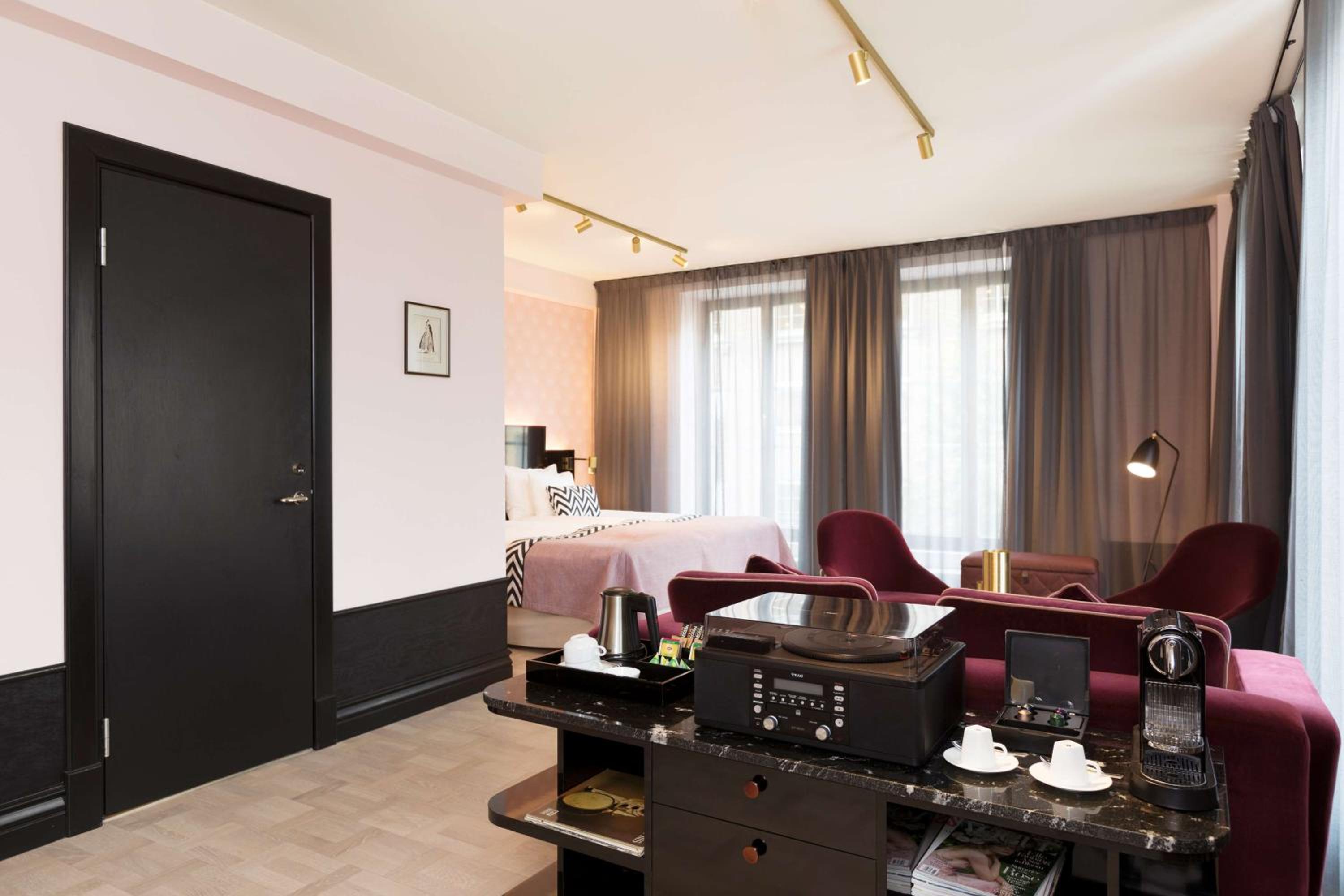 Junior Suite with City View