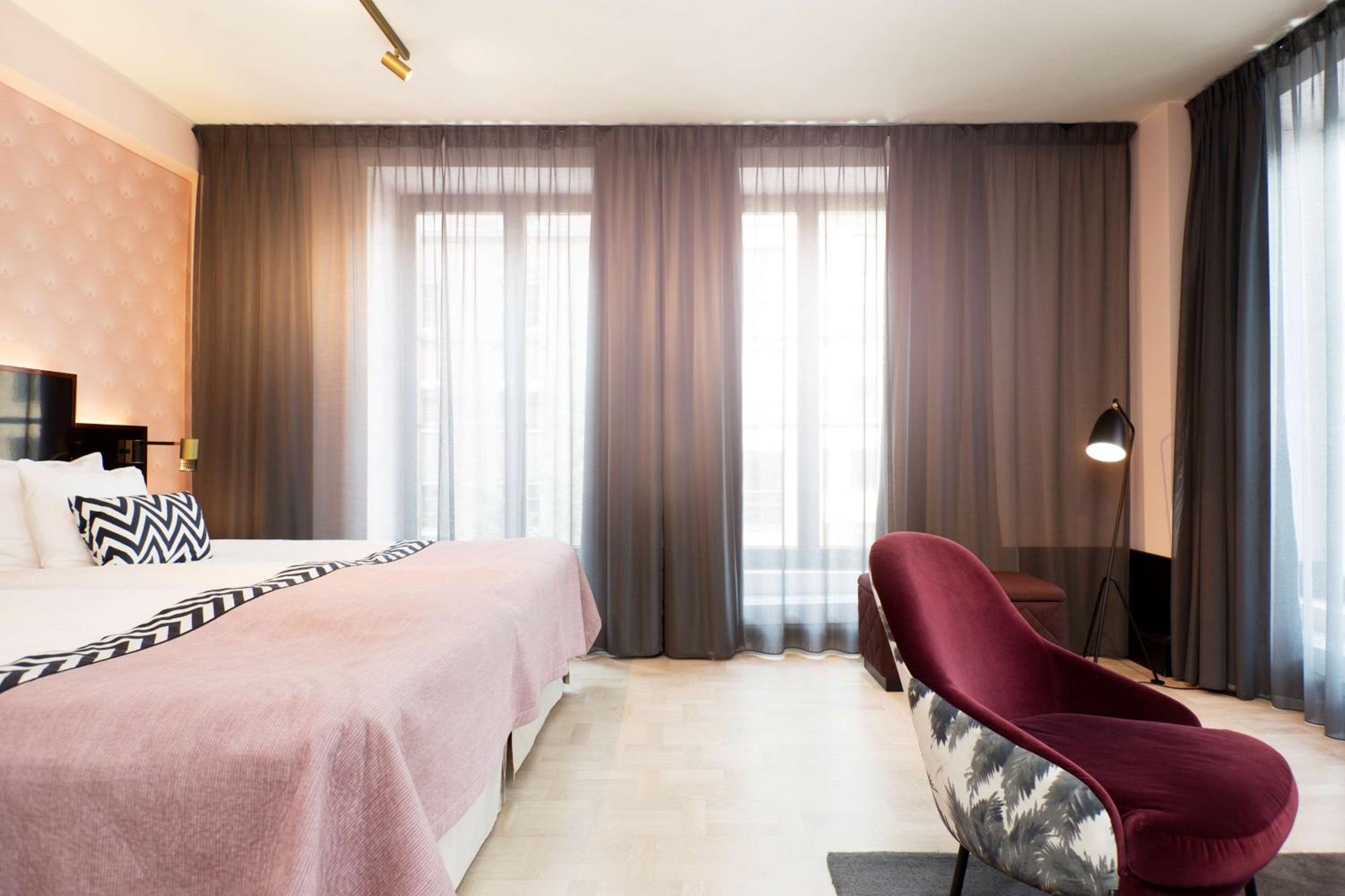 Junior Suite with City View