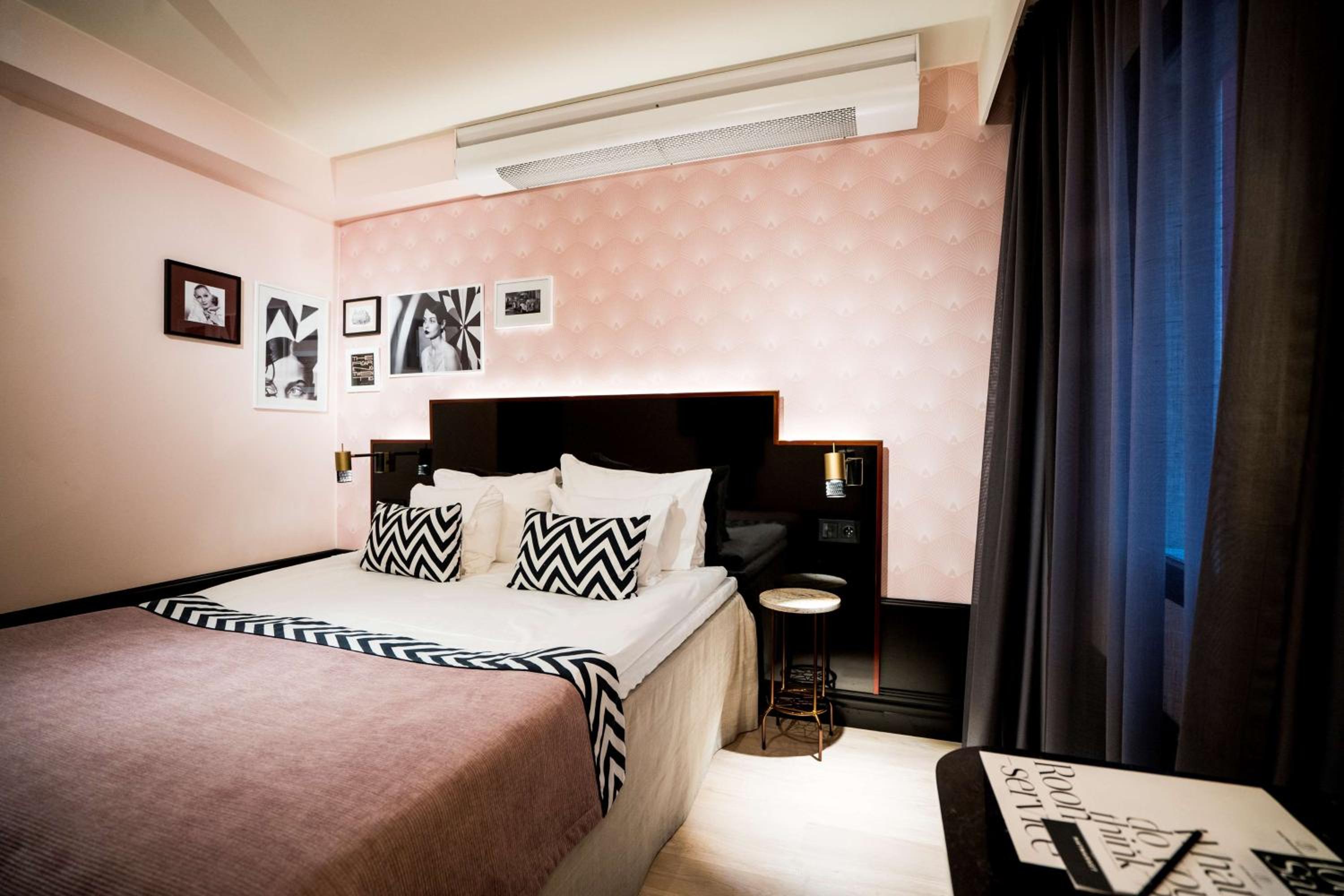 Classic Double Room - Photo 14