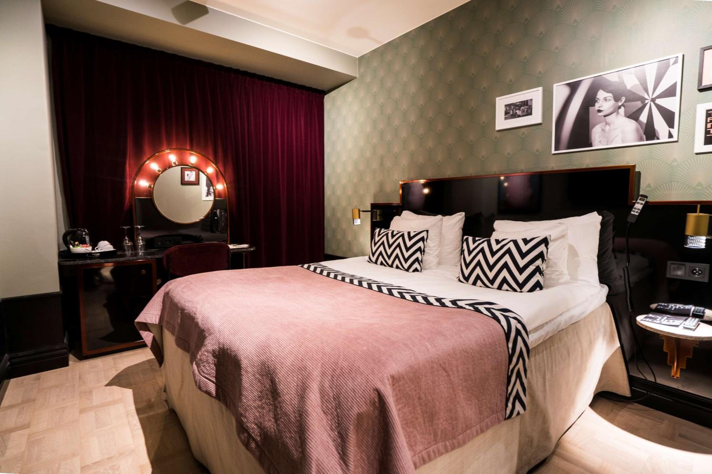 Luxury Double Room thumbnail 6