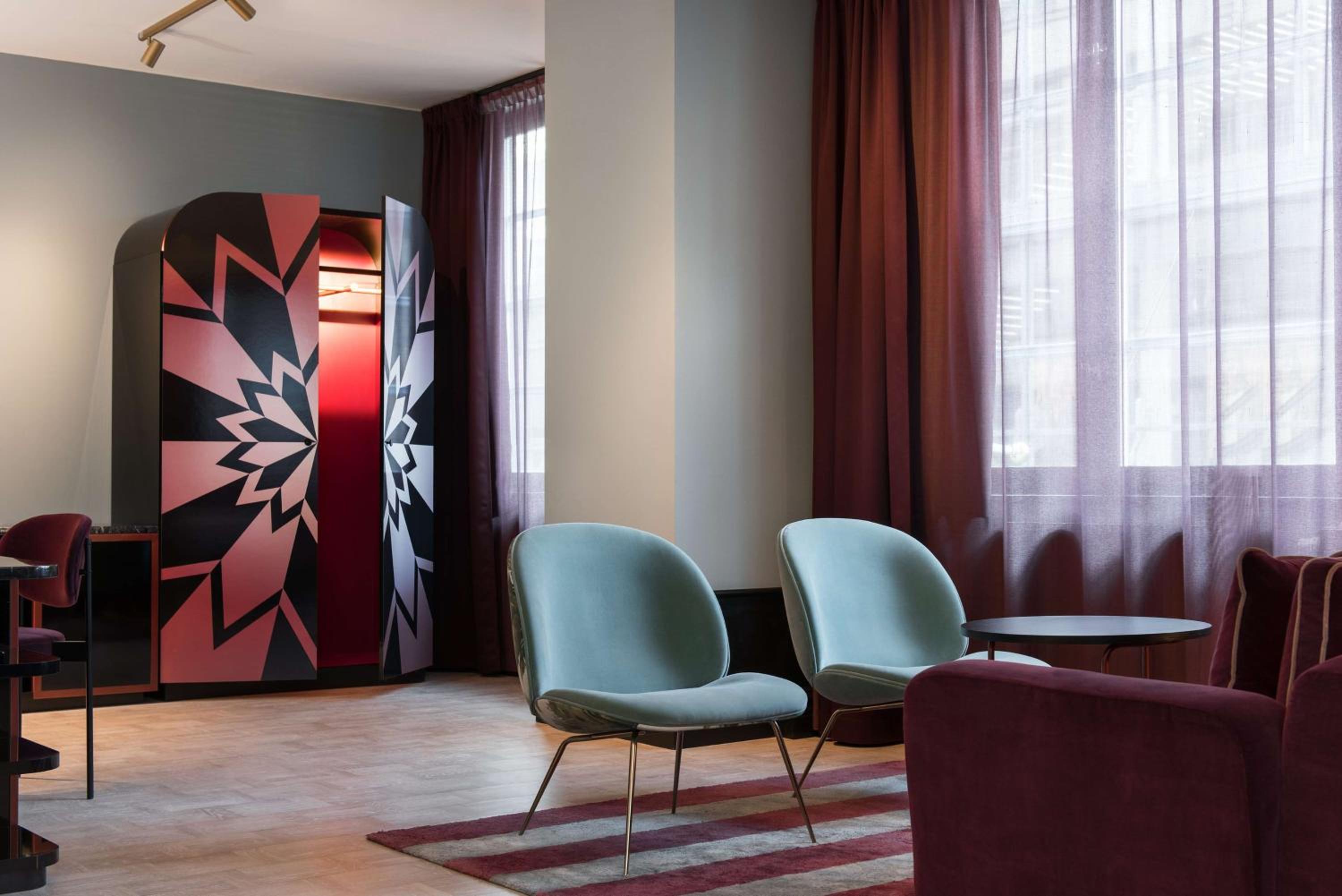 Junior Suite with City View - Photo 12