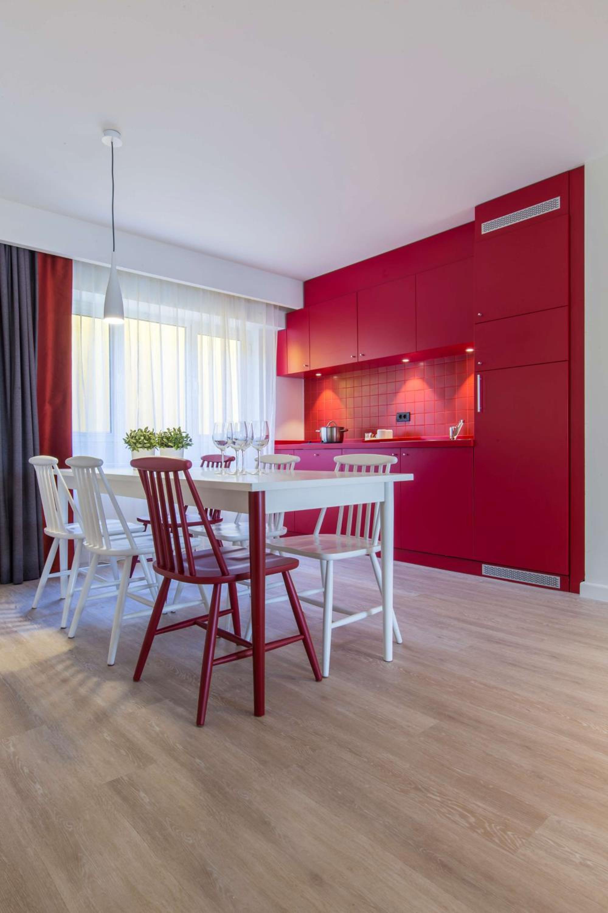 One-Bedroom Apartment - Photo 2