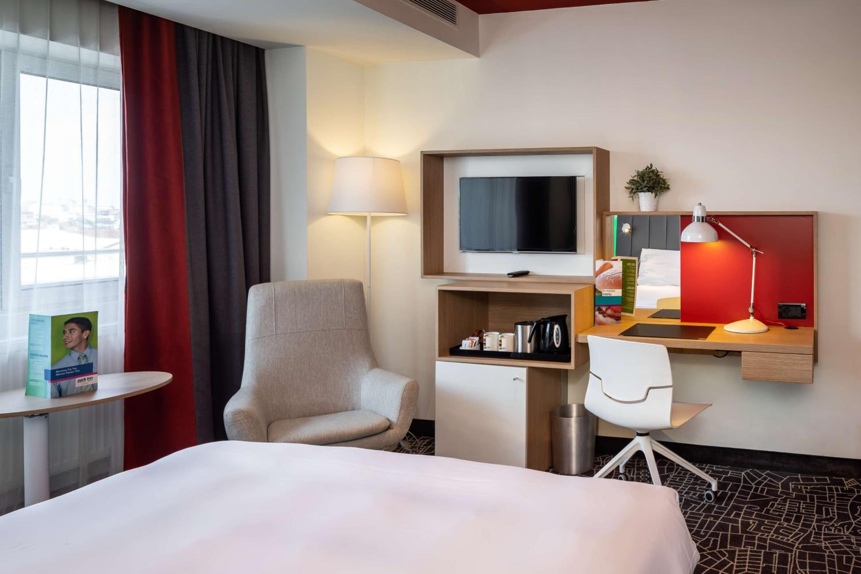 Standard Room with Balcony - Photo 1
