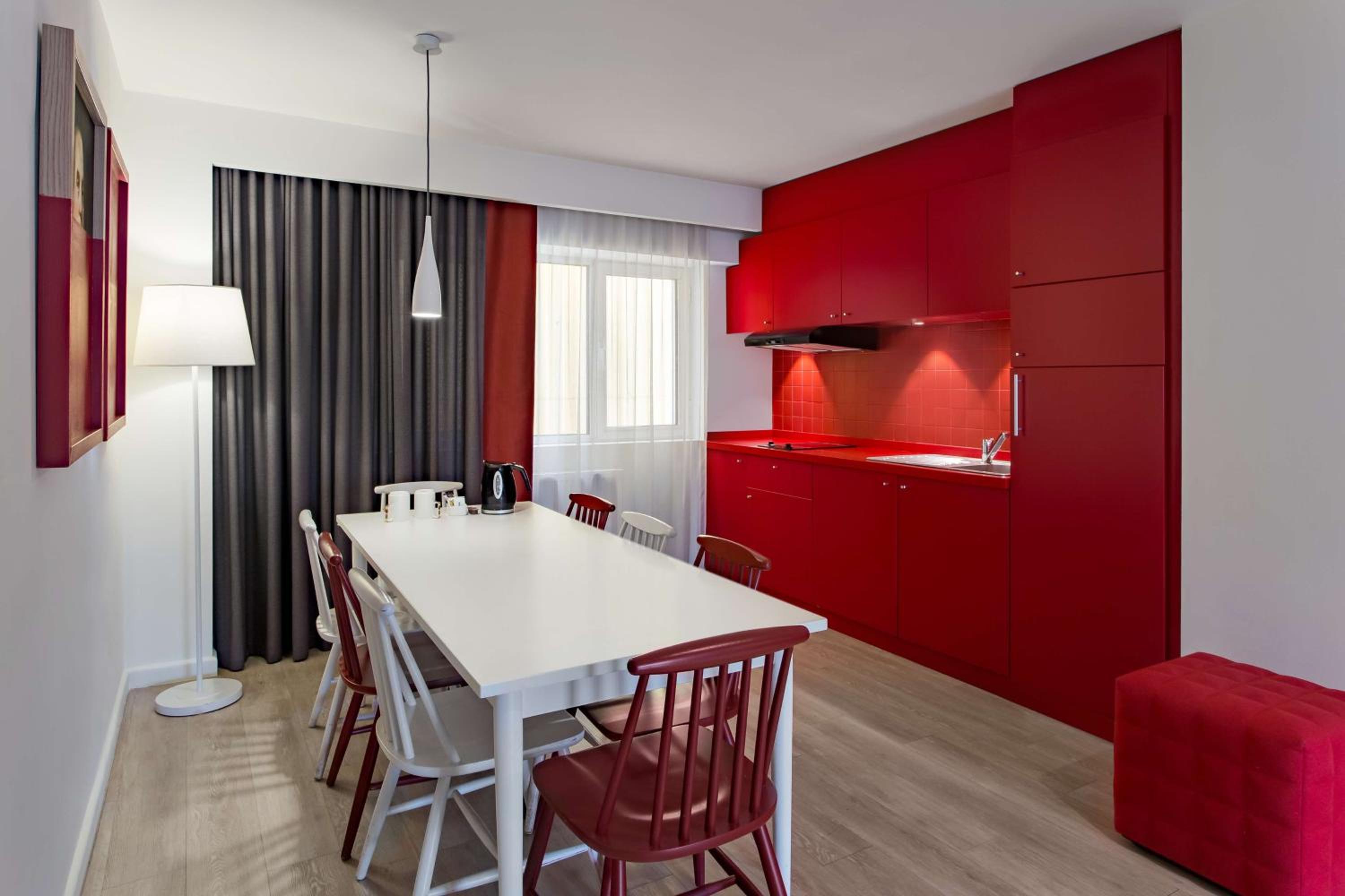 Two-Bedroom Apartment with Balcony - Photo 6