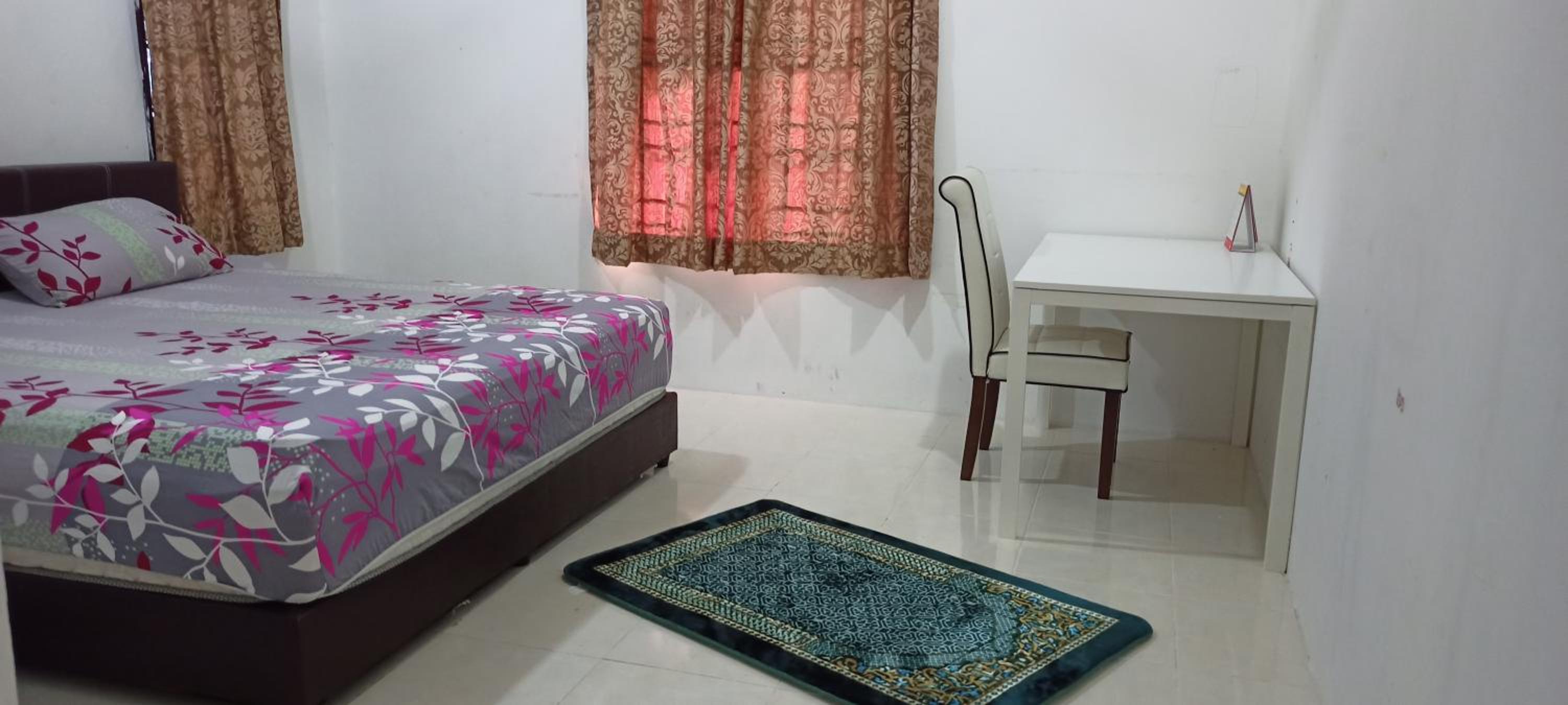 Three-Bedroom House photo 2