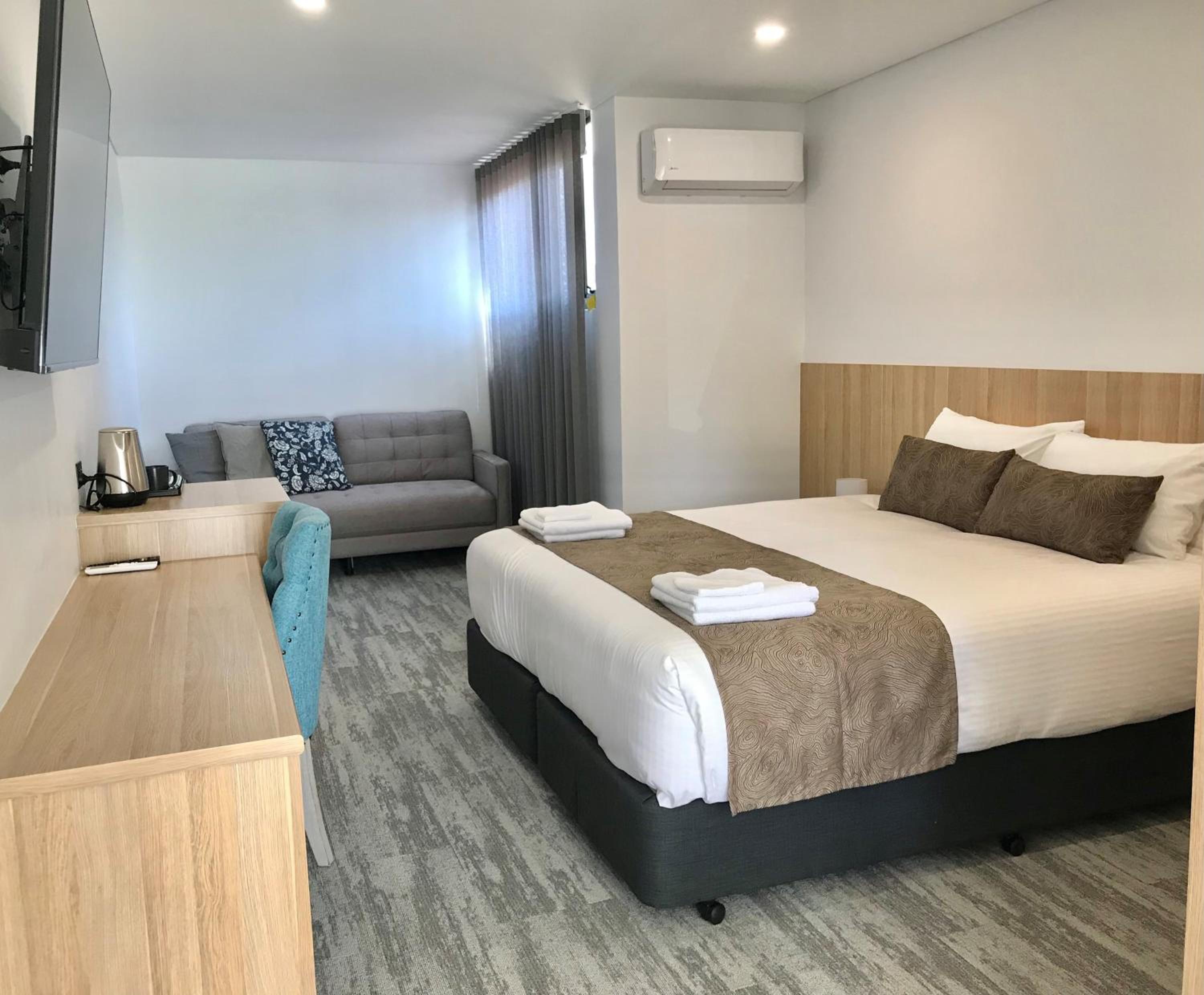 Premier King Room - Non Pet Friendly - Photo 1