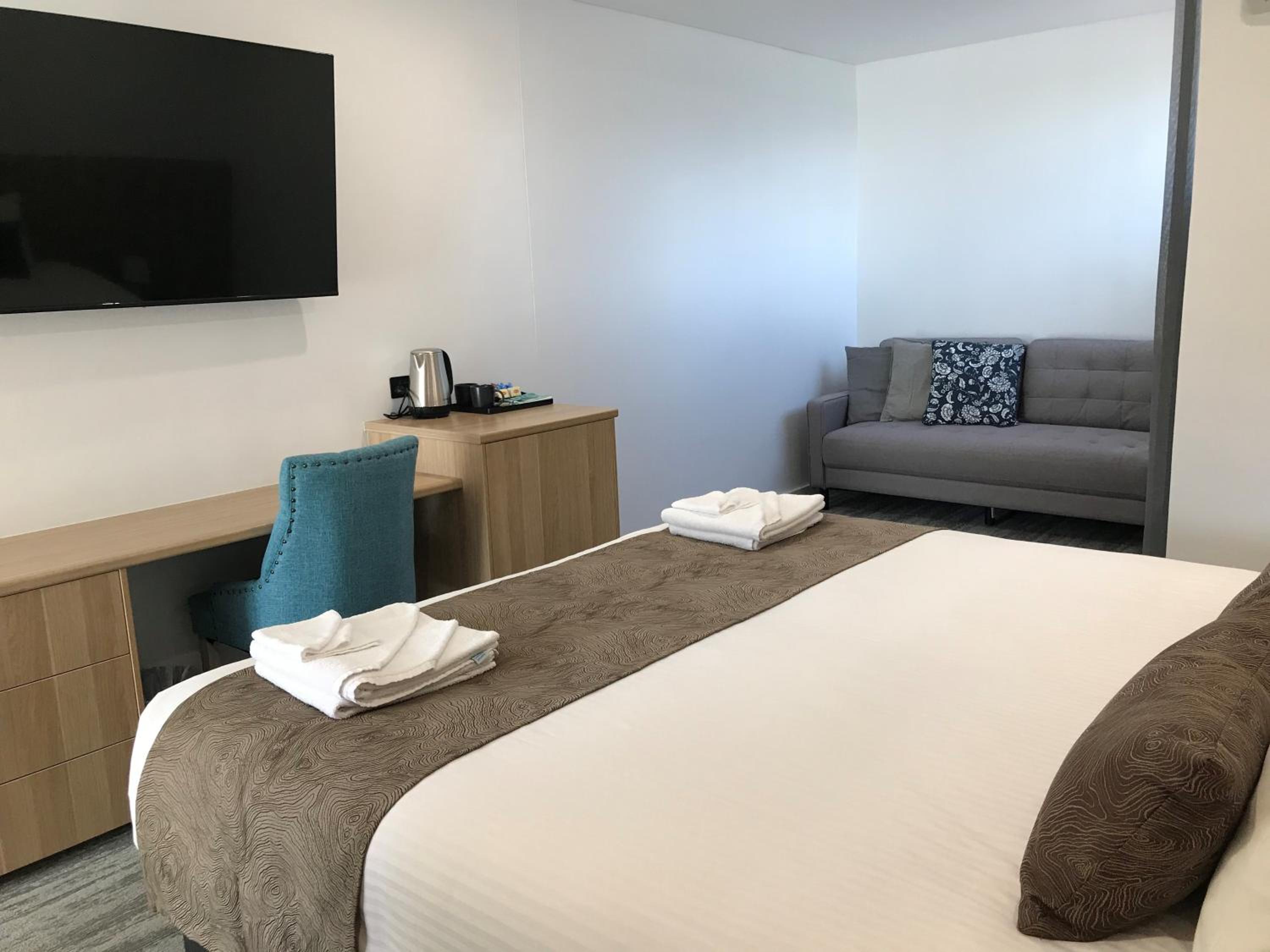 Premier King Room - Non Pet Friendly - Photo 2